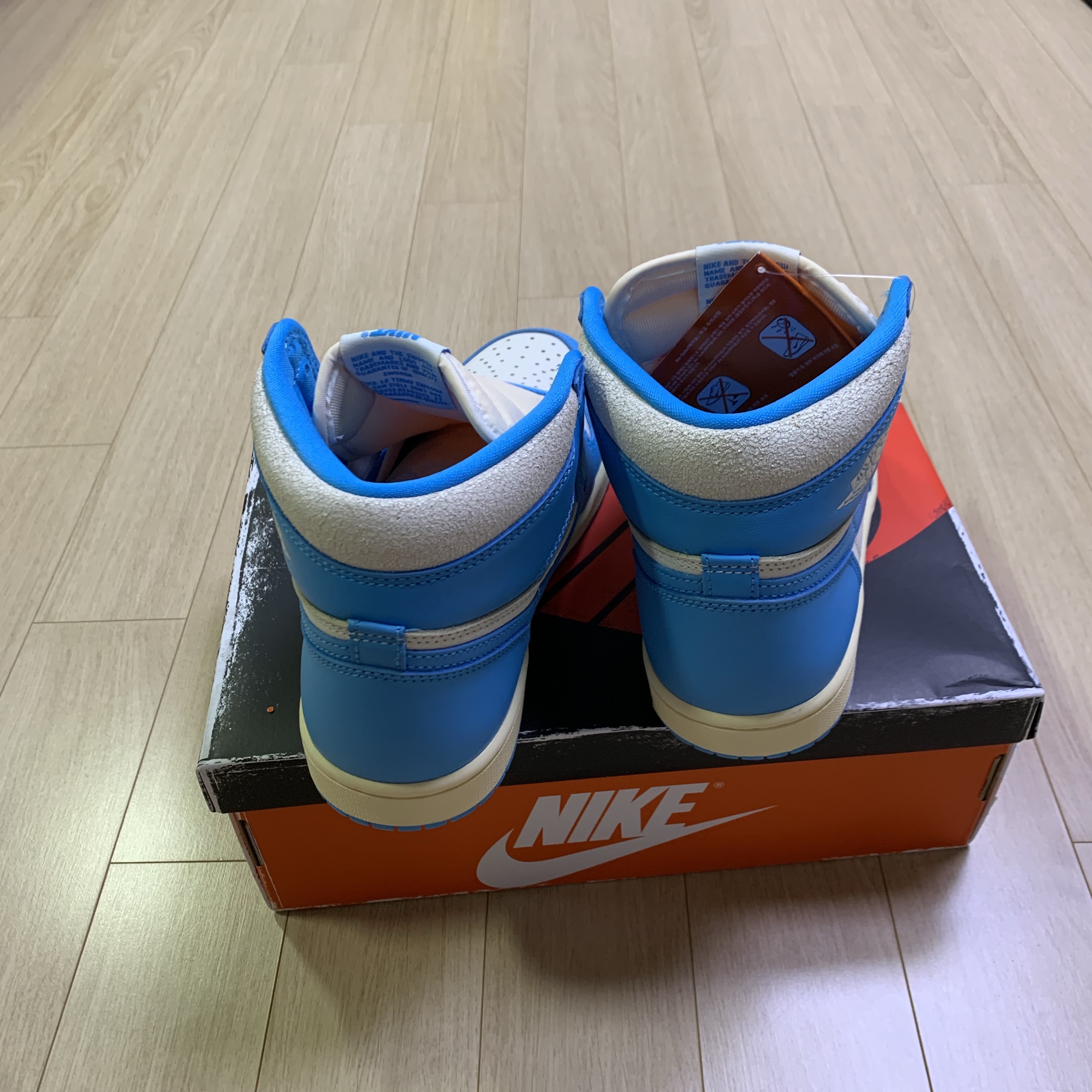 Jordan 1 Retro High OG UNC Reimagined 착용 스타일 - 6