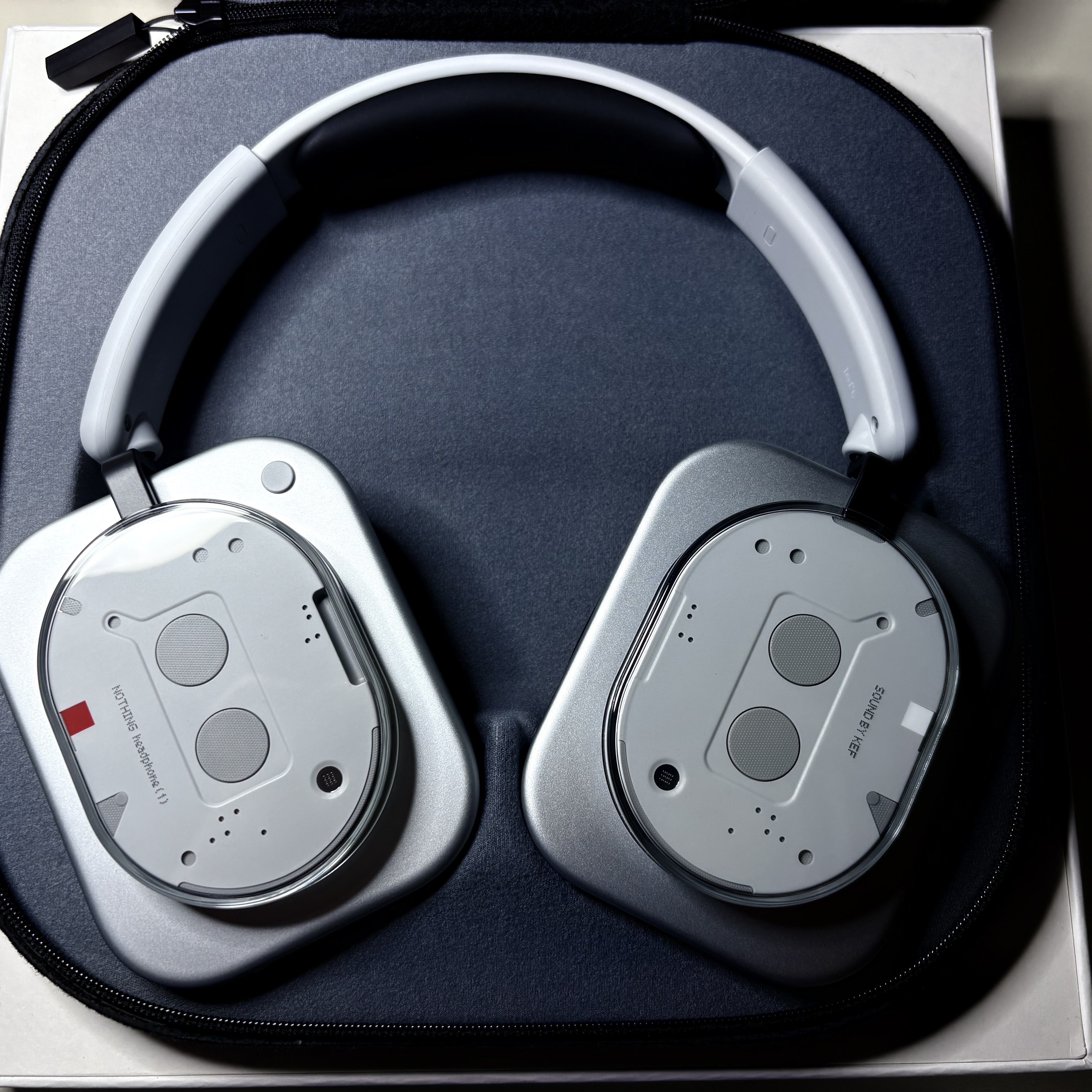 Nothing Headphone (1) White 착용 스타일 - 4
