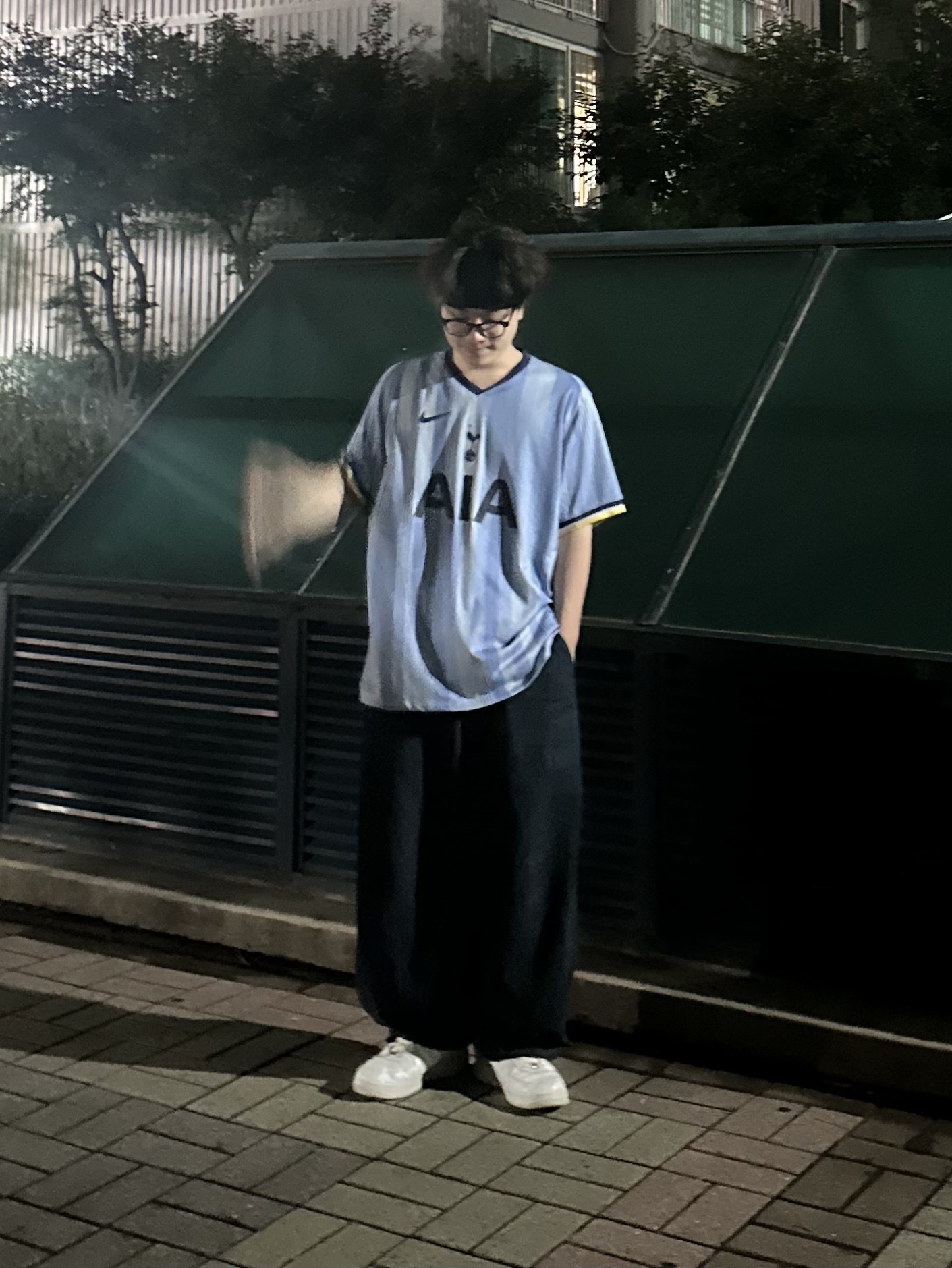 Nike Tottenham Hotspur 2024/25 Dri-Fit Stadium Away Jersey Cobalt Bliss (Non Marking Ver.), Nike x Supreme Air Force 1 Low White 착용 스타일