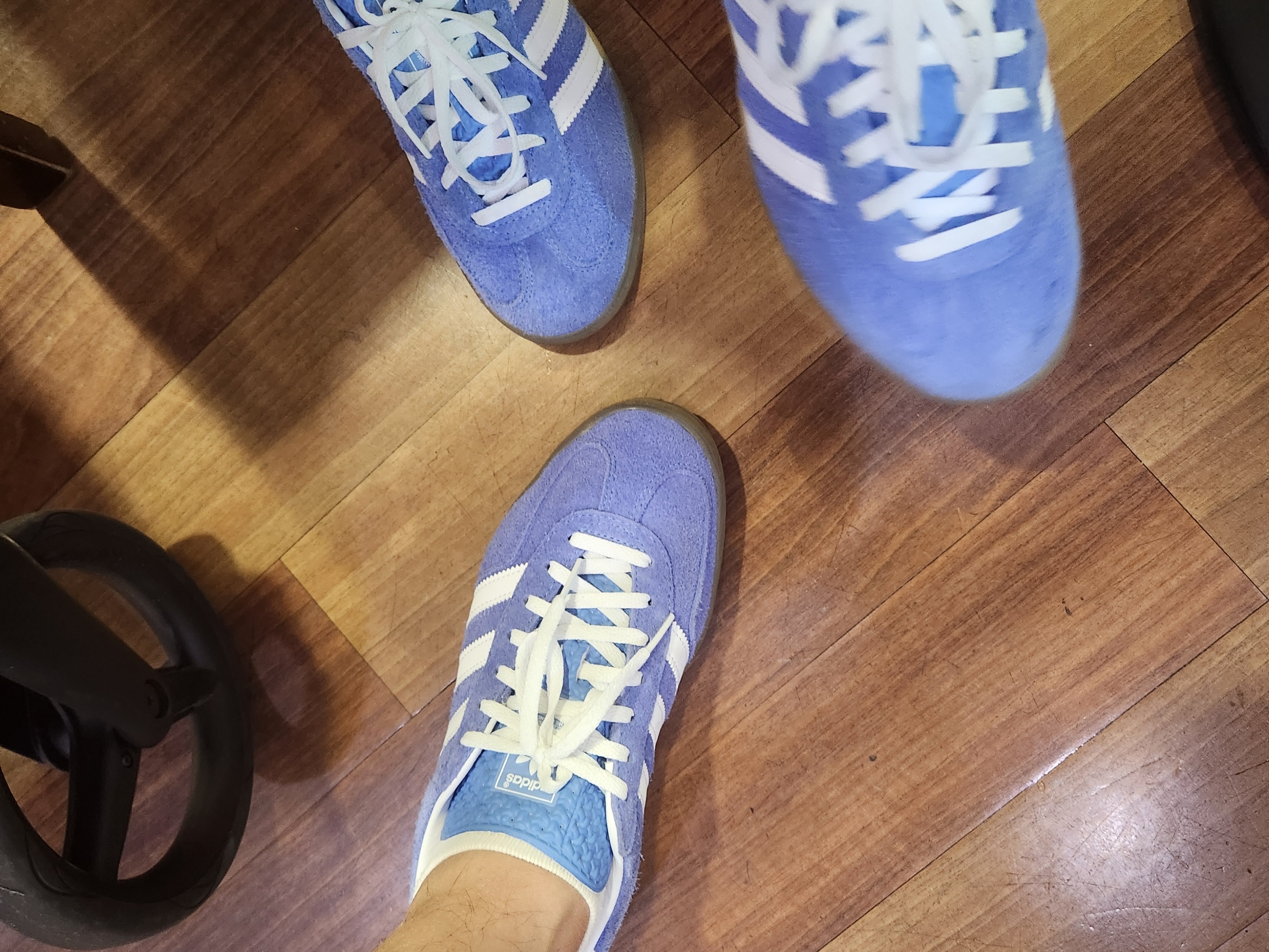 (W) Adidas Gazelle Indoor Blue Fusion Cloud White 착용 스타일