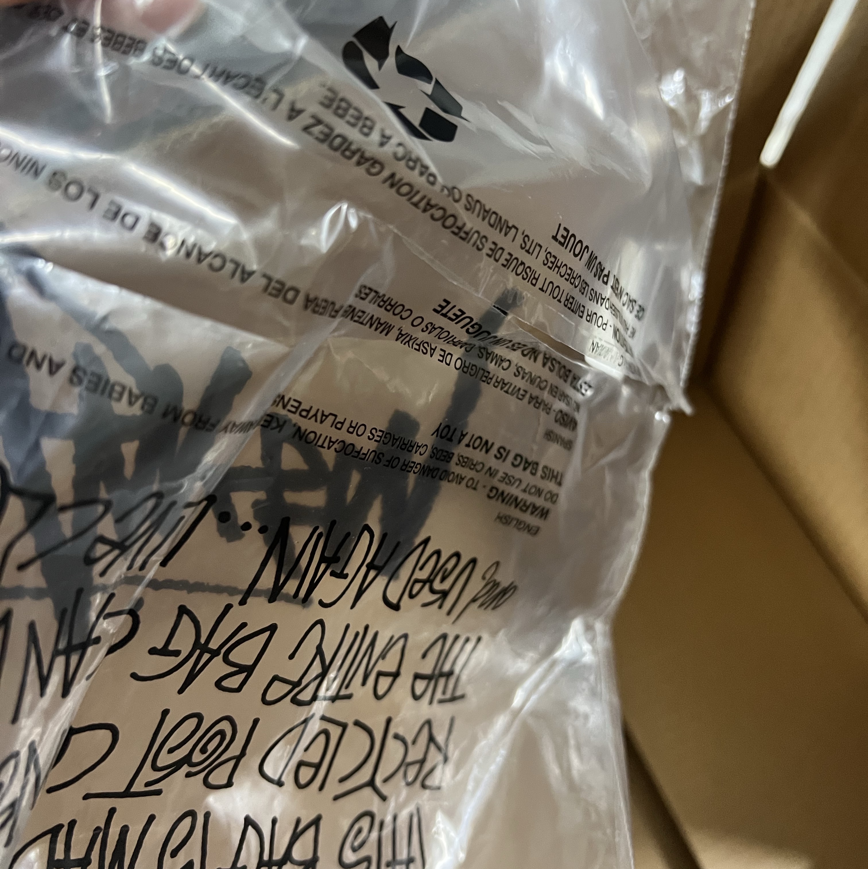 Stussy World Tour T-Shirt White 2024,2025 착용 스타일 - 1