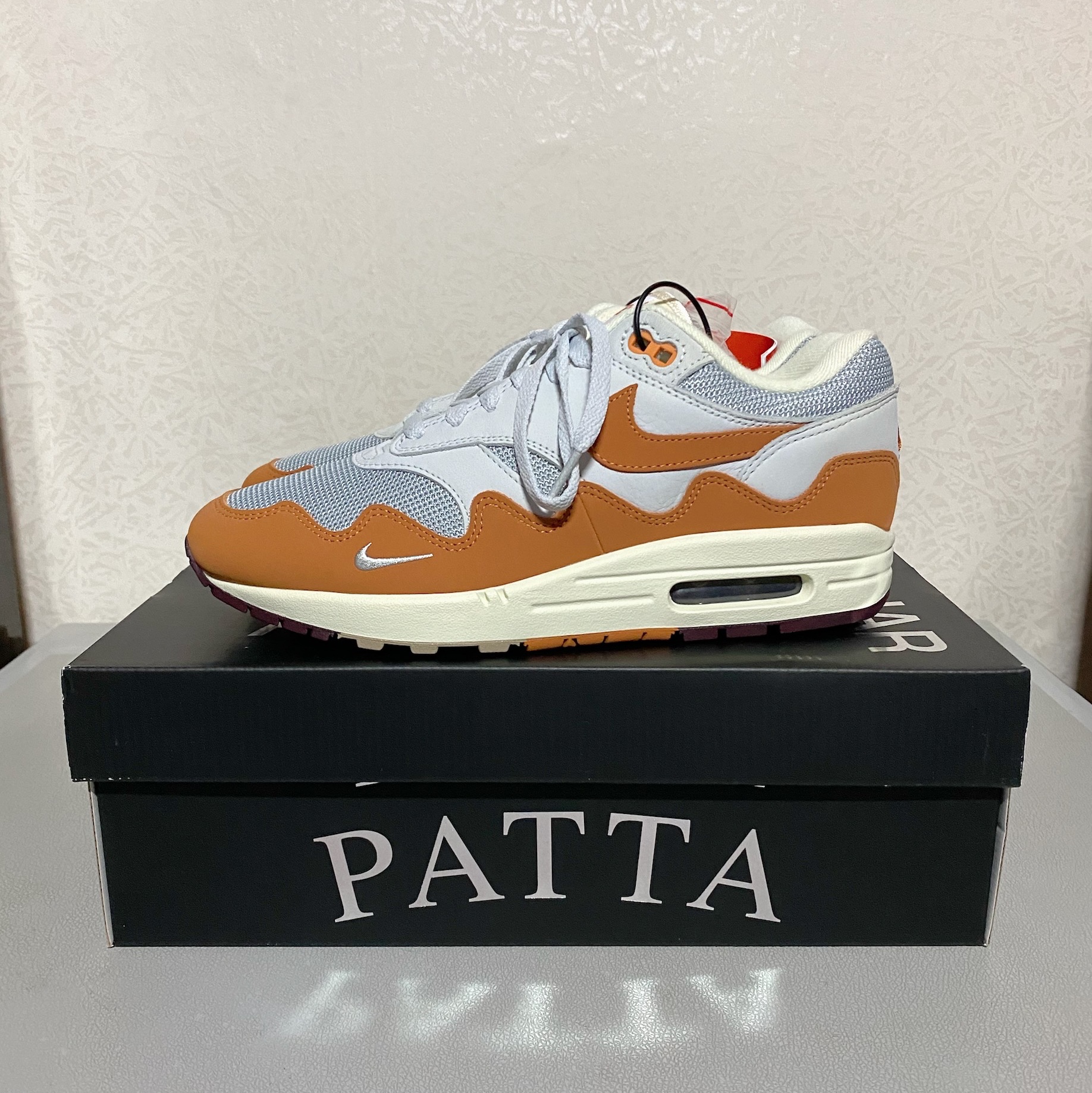 Nike x Patta Air Max 1 Monarch 착용 스타일