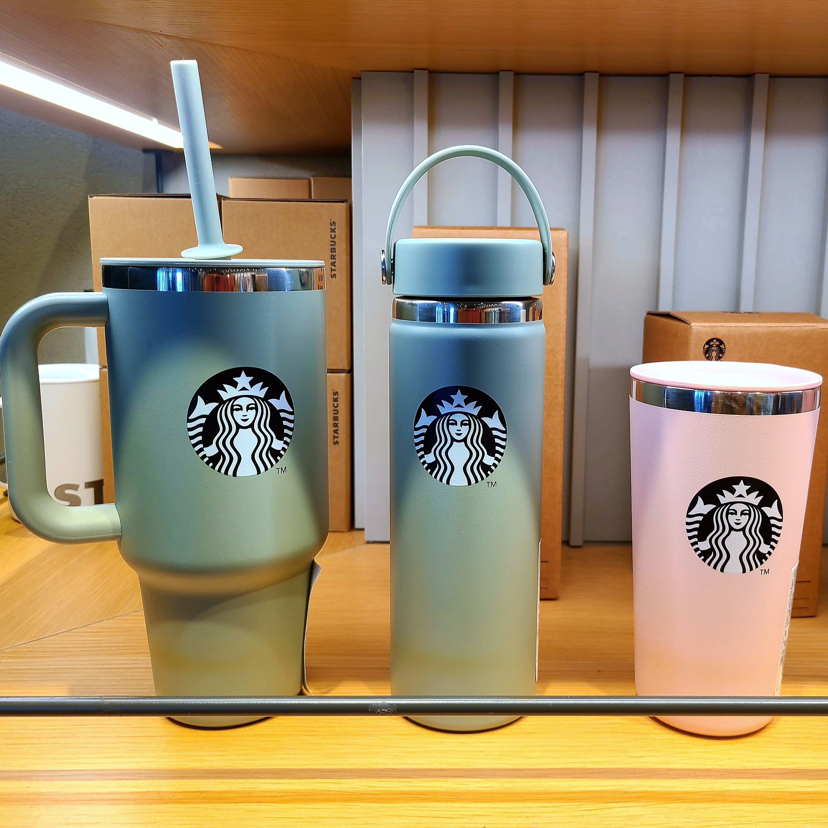 Human Made Military Card Case Navy, Starbucks SS Hydro Flask Sage Cold Cup Green 946ml 착용 스타일 - 3