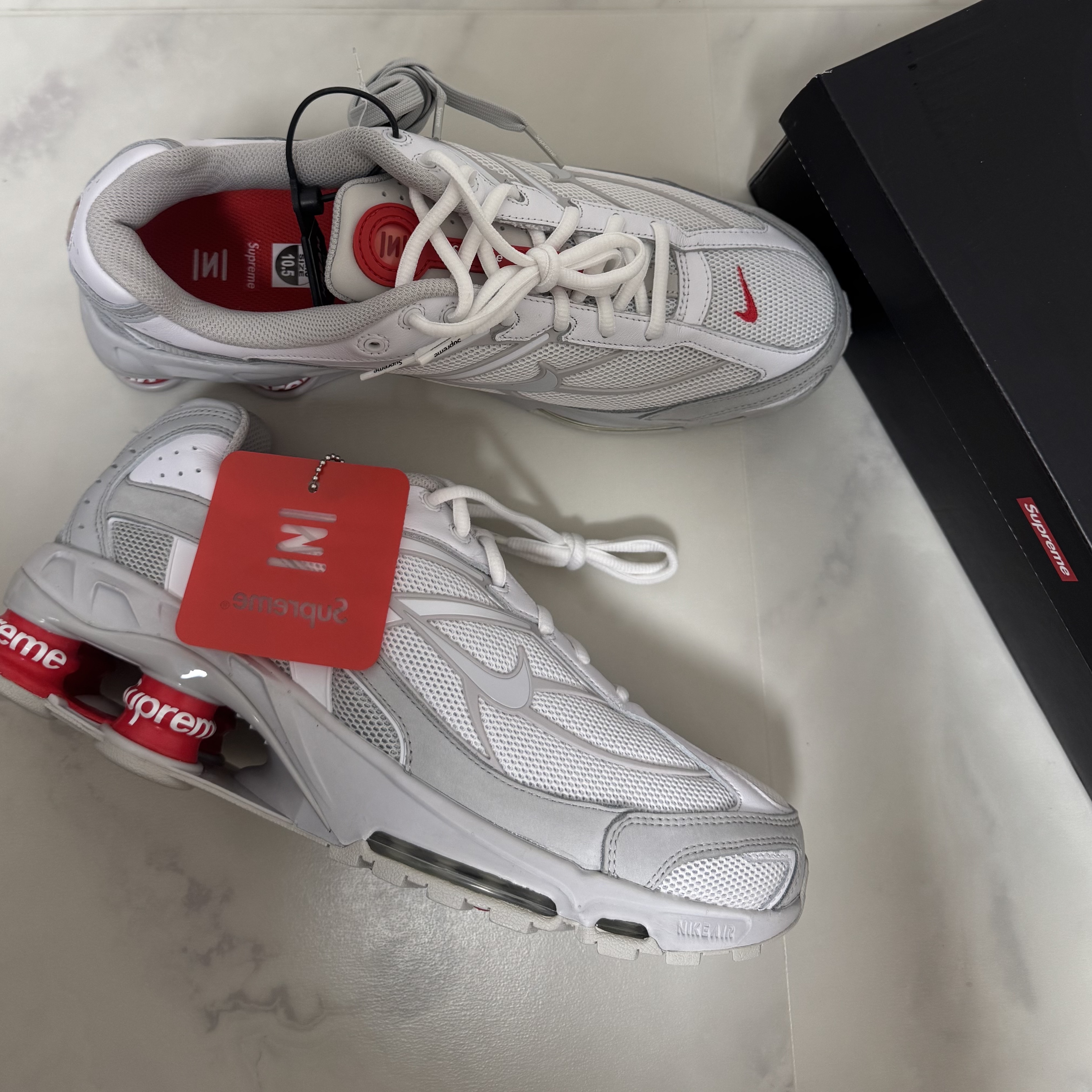 Nike x Supreme Shox Ride 2 SP White 착용 스타일 - 1