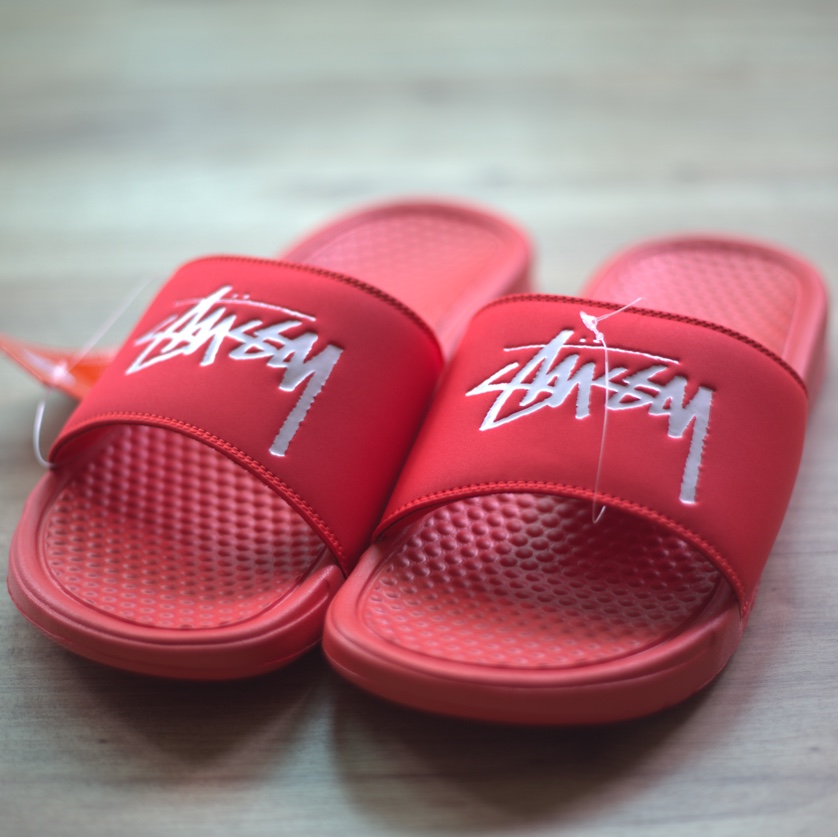 Nike x Stussy Benassi Slide Habanero Red 착용 스타일