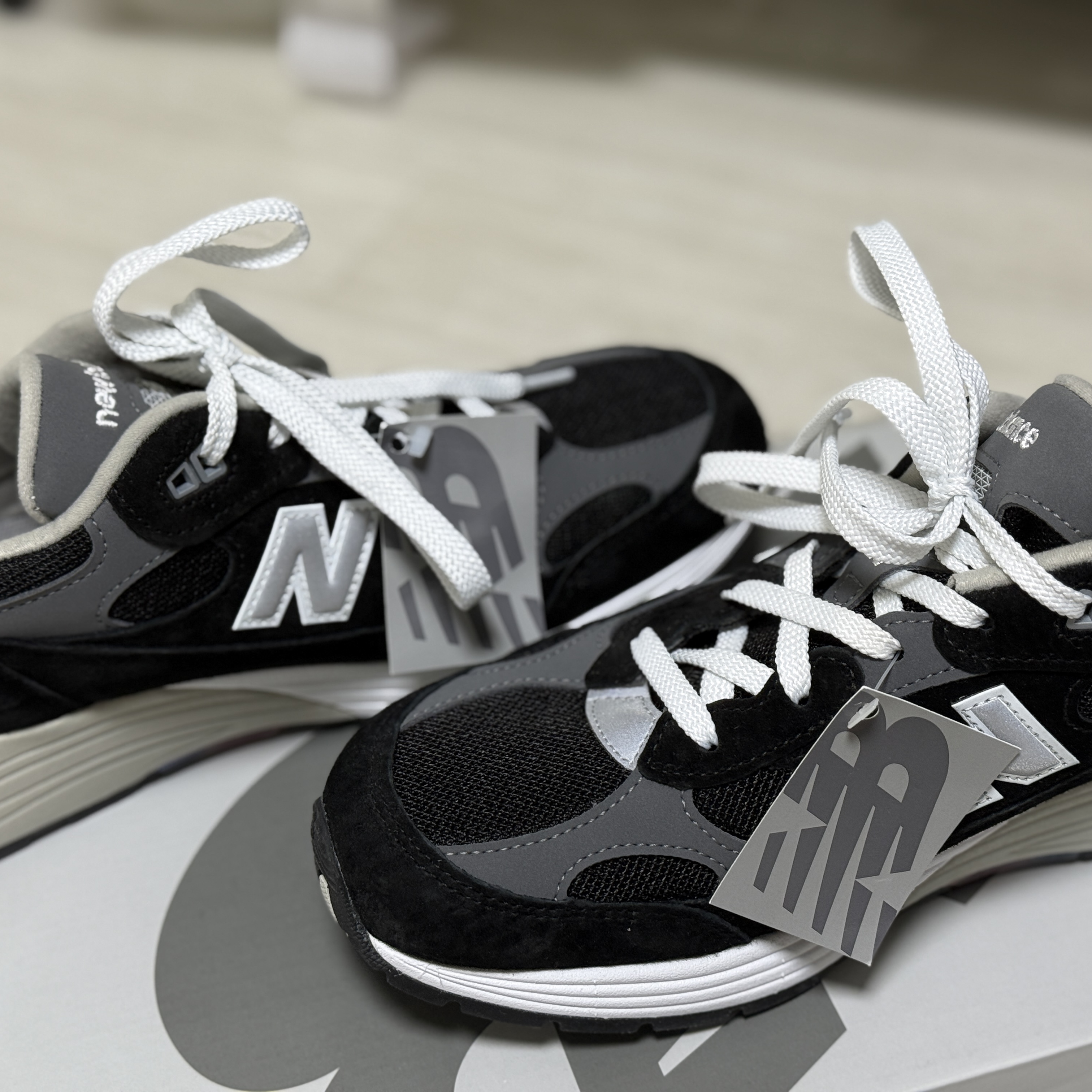 New Balance 992 Made in USA Core Black Grey 착용 스타일