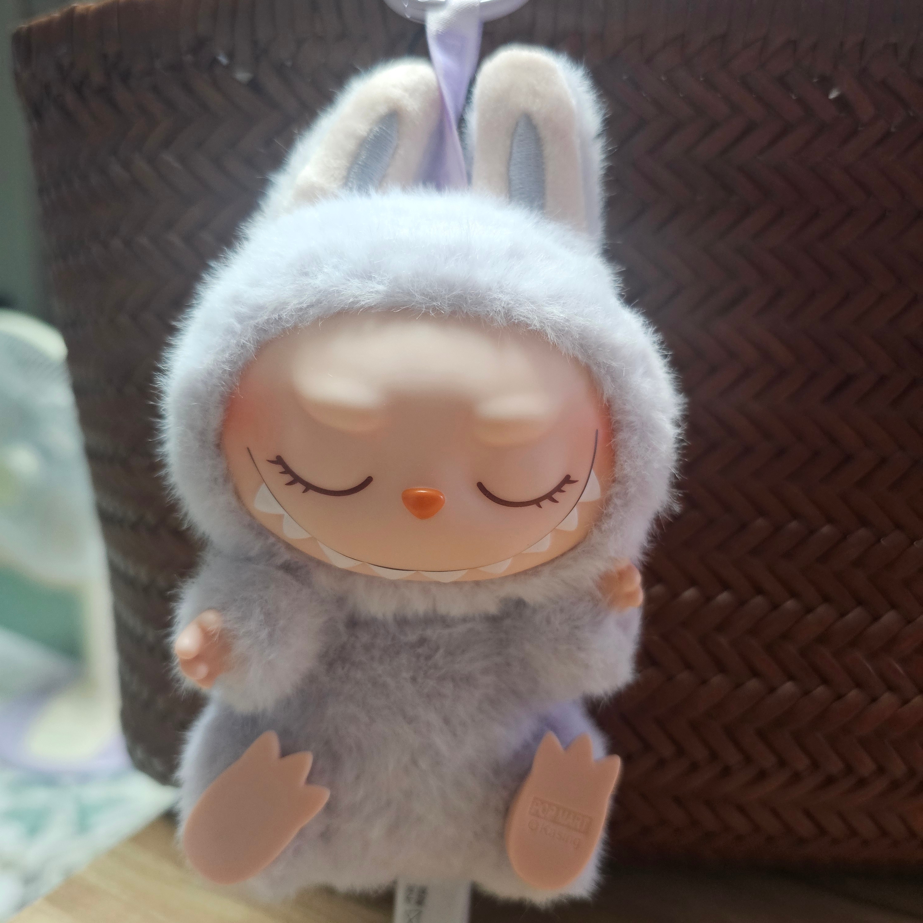 Pop Mart Labubu Let's Play Together Doll Series Zizi Keyring (Opened Case) 착용 스타일 - 4