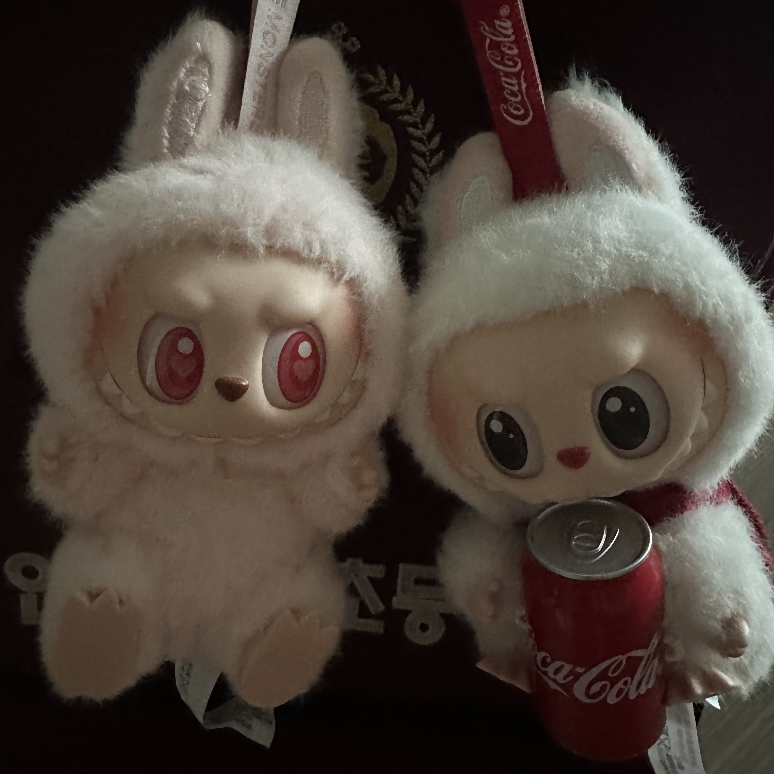 Pop Mart Labubu Coca Cola Series Keyring Sealed Case (6 Blind Boxes), Pop Mart Labubu Let's Play Together Doll Series Sealed Case (6 Blind Boxes) 착용 스타일