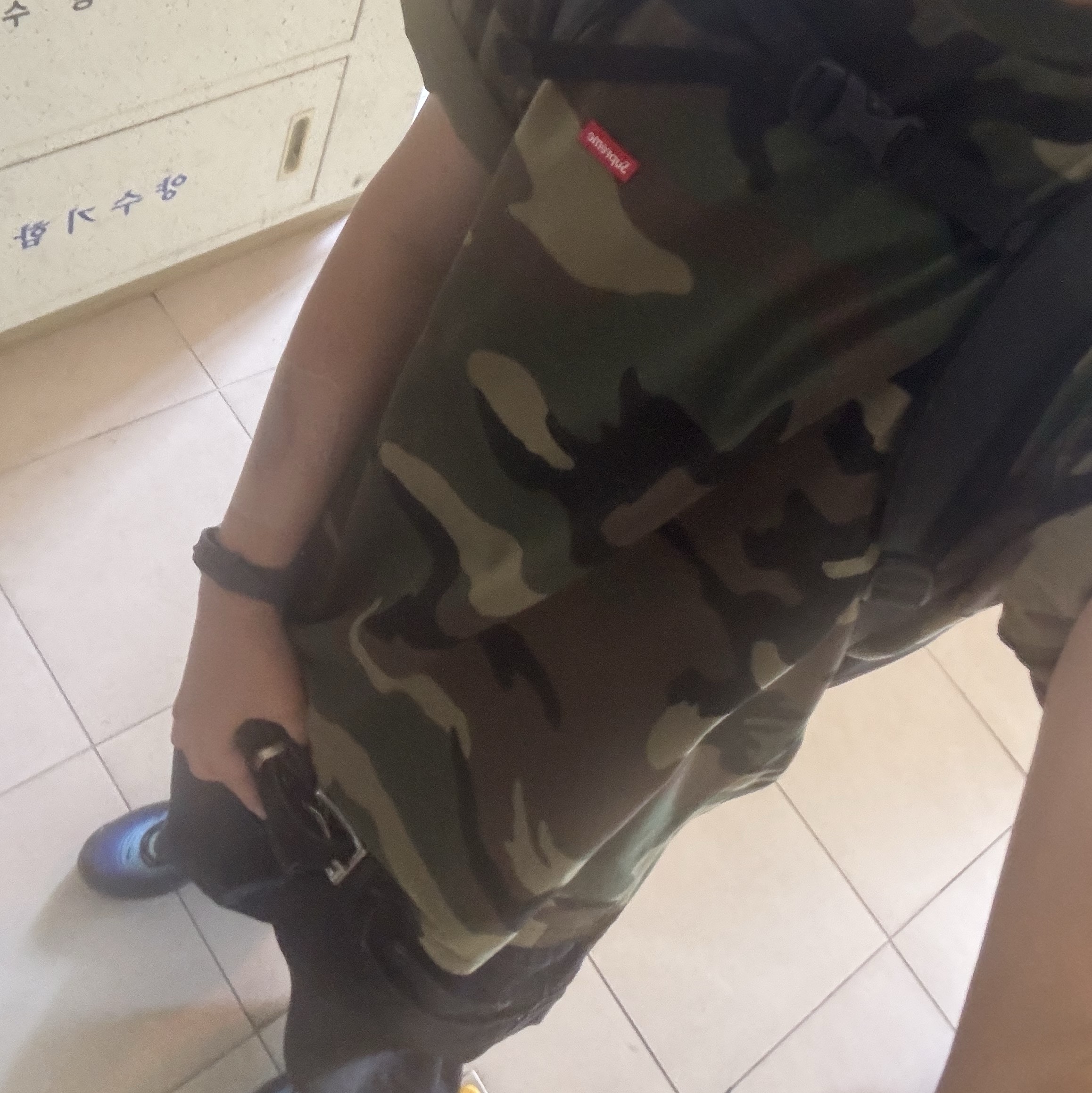 Supreme Small Box T-Shirt Woodland Camo - 25SS, Nike Air Max Dn SE Sky Blue Chamois Hyper Blue 착용 스타일 - 1