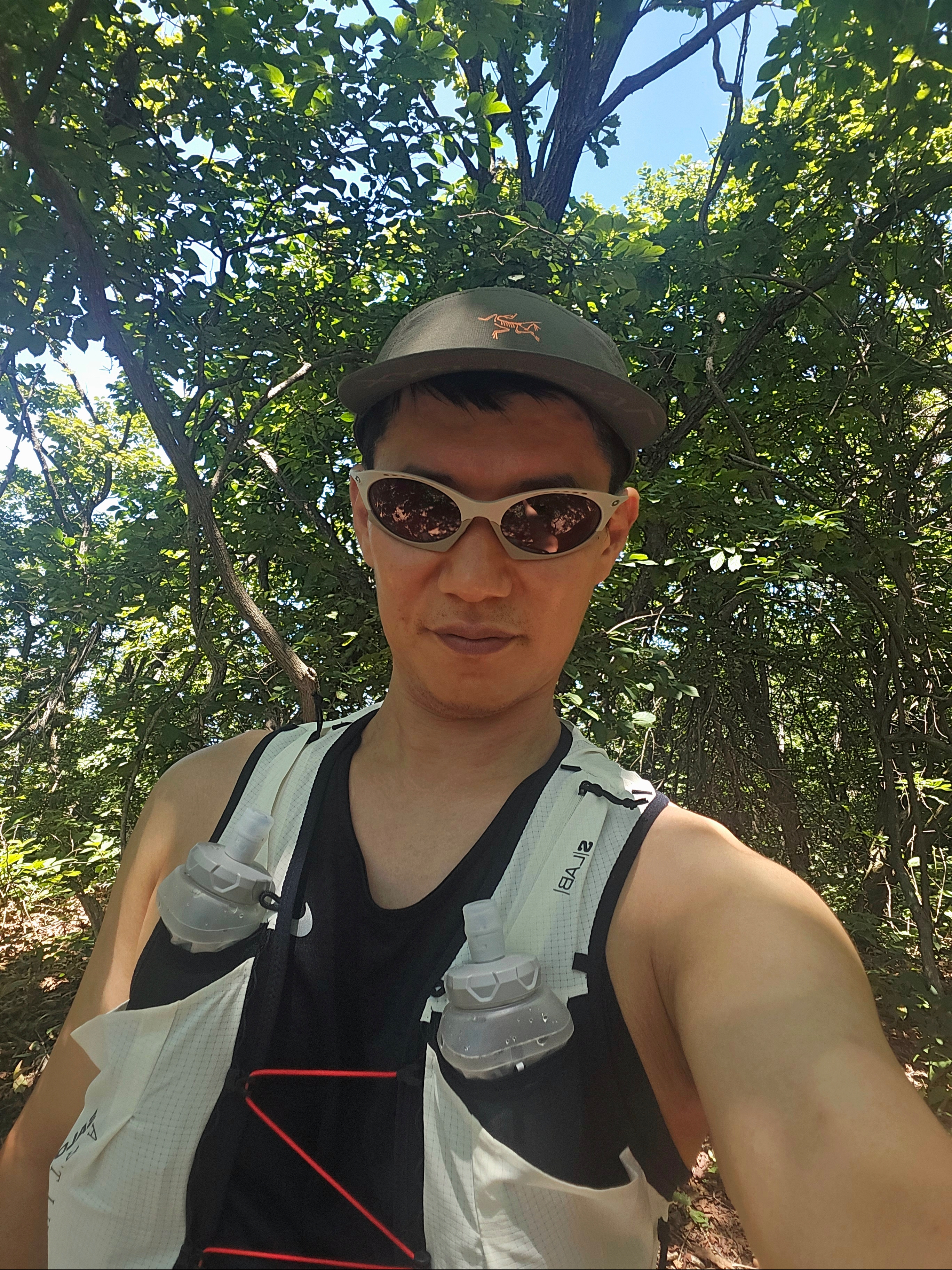 Oakley Plantaris Matte Sand Frame Prizm Brown Gradient Lenses Regular Universal Fit 착용 스타일