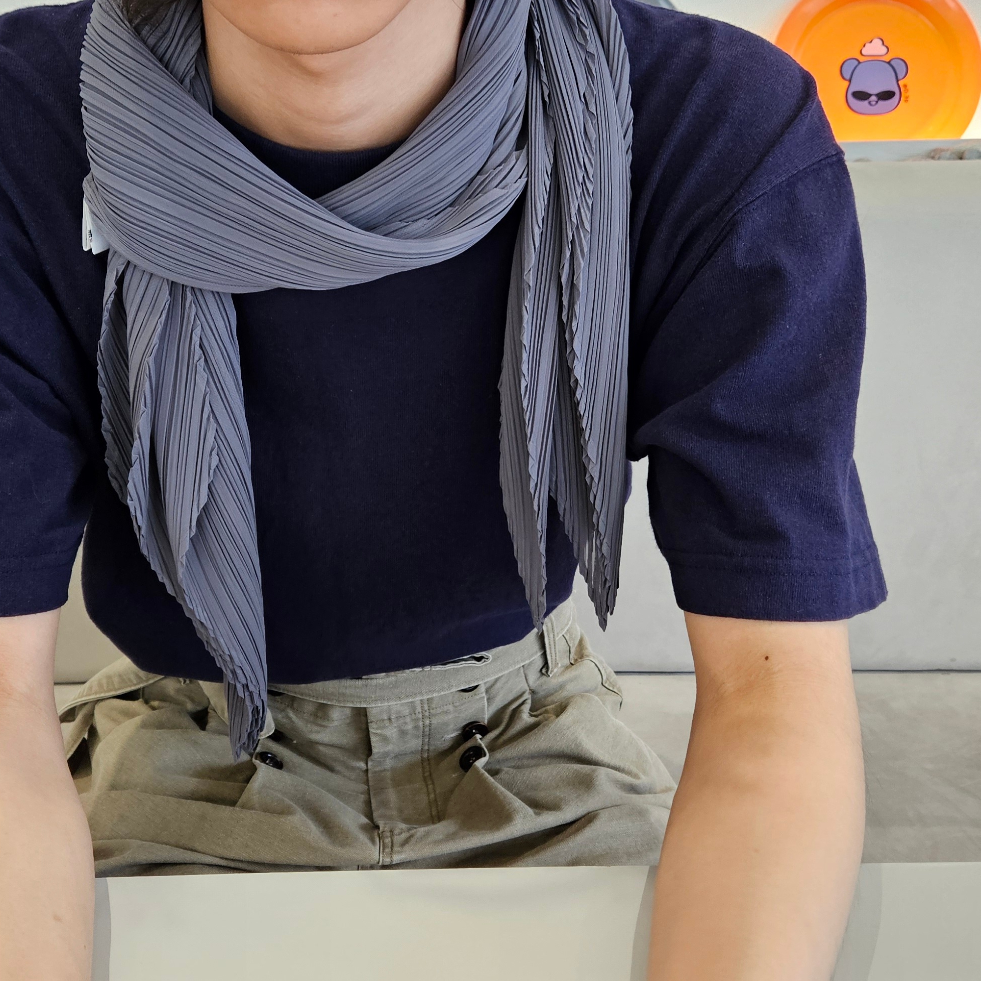 (W) Pleats Please Issey Miyake Basic Scarf Gray 착용 스타일 - 2