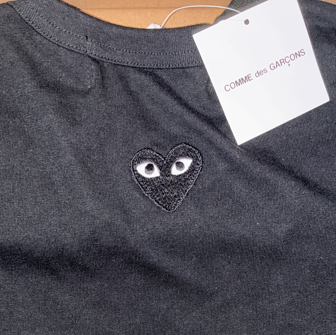 Play Comme des Garcons Classic Black Heart On Back T-shirt Black 착용 스타일