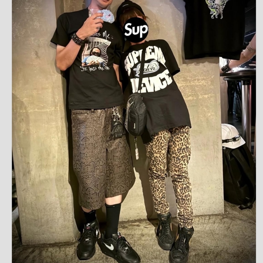 Supreme x GOODENOUGH Device T-Shirt Black - 25SS, Nike x Supreme Air Max 1 '87 Black White - 25SS 착용 스타일 - 1