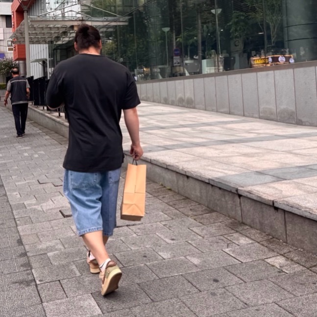 Jordan 1 x Zion Williamson Retro Low OG Flax and Oil Green, Jordan 1 Retro High OG Shattered Backboard 착용 스타일 - 2