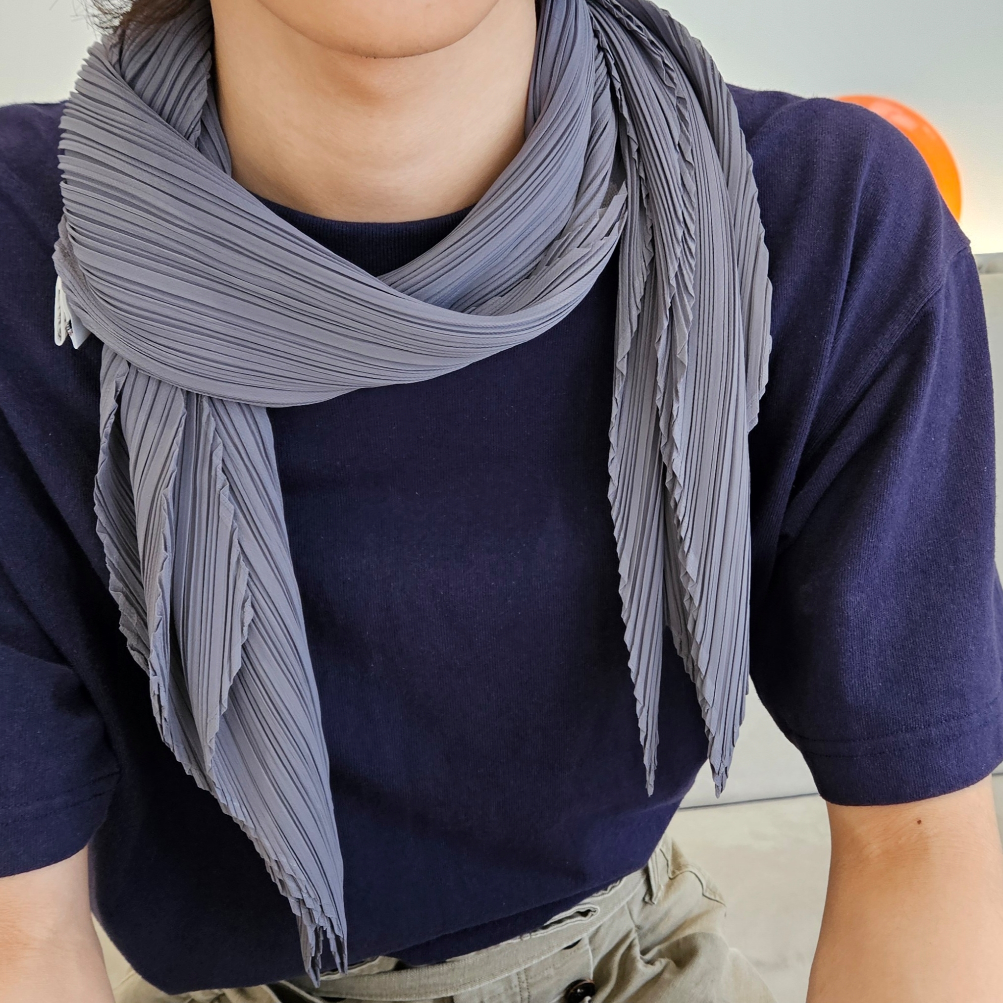 (W) Pleats Please Issey Miyake Basic Scarf Gray 착용 스타일 - 1