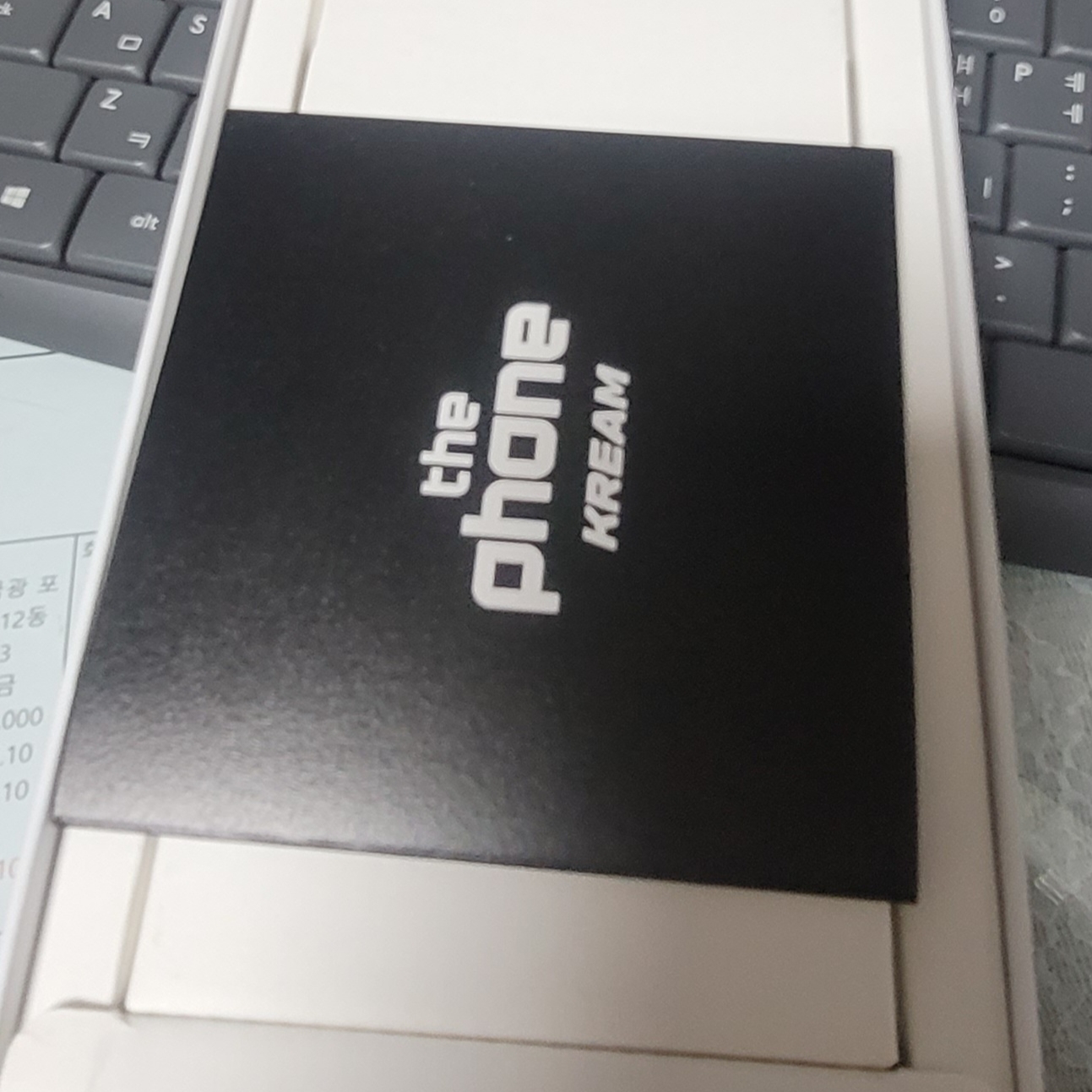 [S등급] Refurbished Galaxy S23 FE 256GB Cream 착용 스타일 - 2