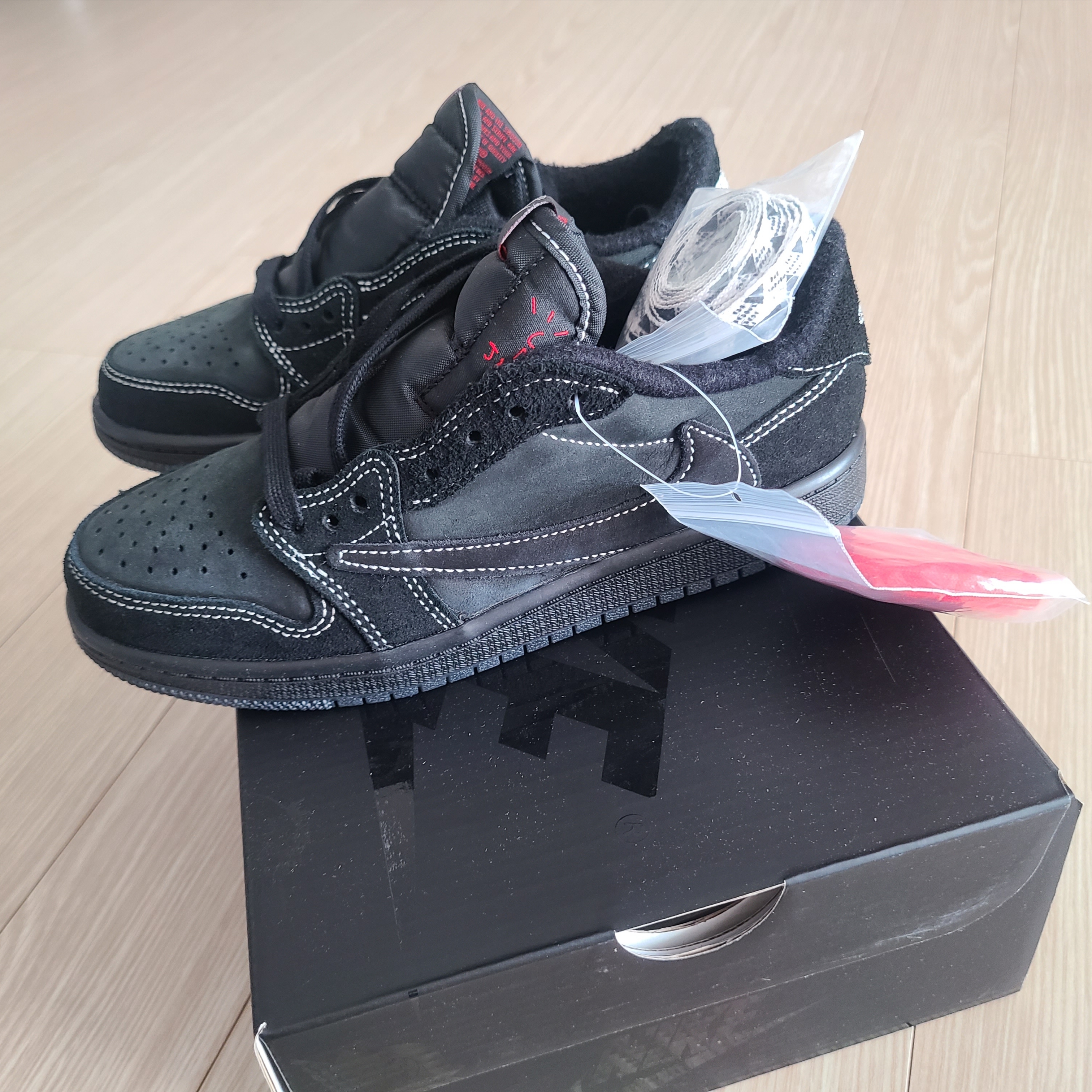(PS) Jordan 1 x Travis Scott Retro Low OG SP Black Phantom 착용 스타일
