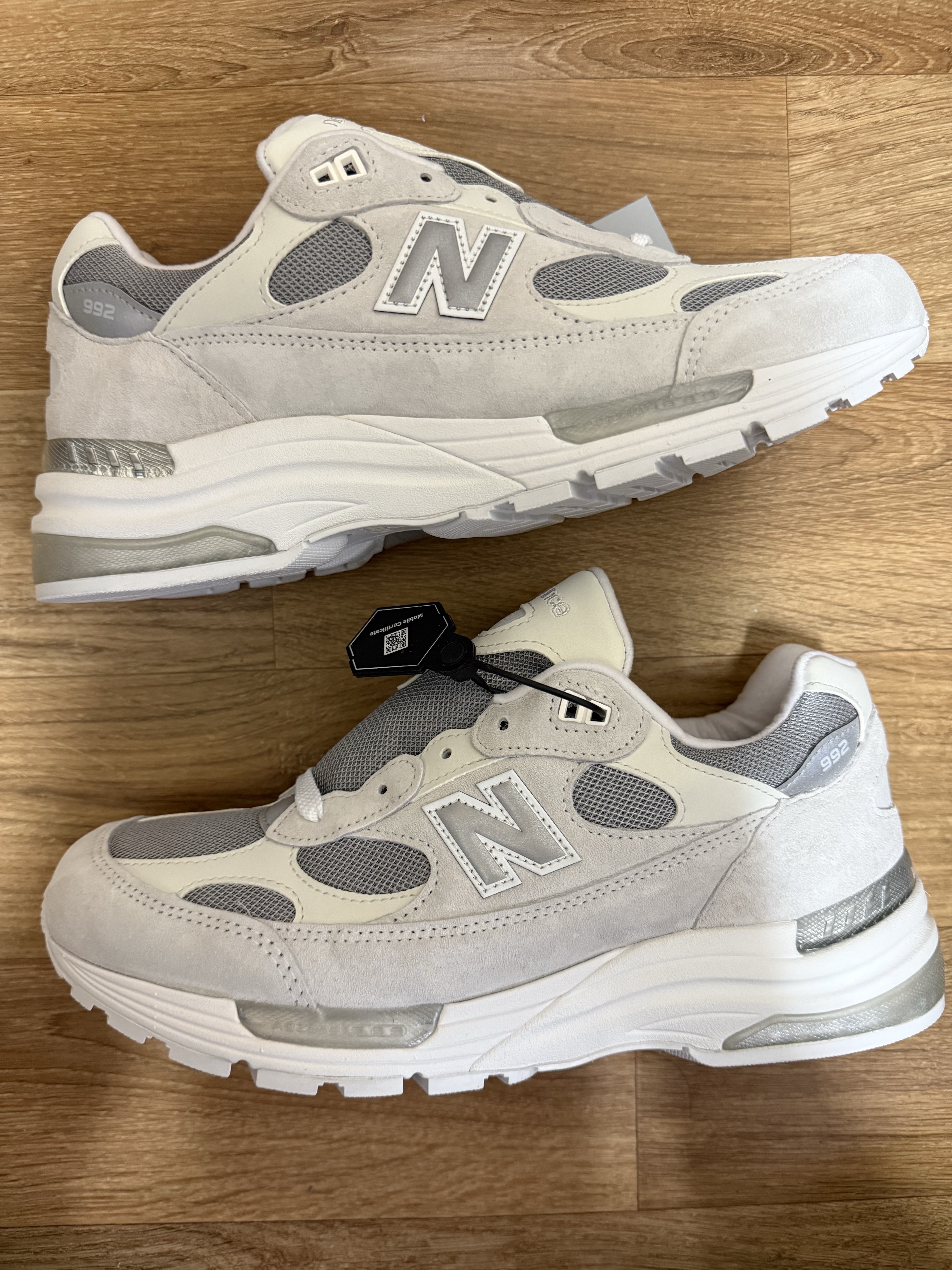 New Balance 992 Made in USA Core White Reflection 착용 스타일 - 3