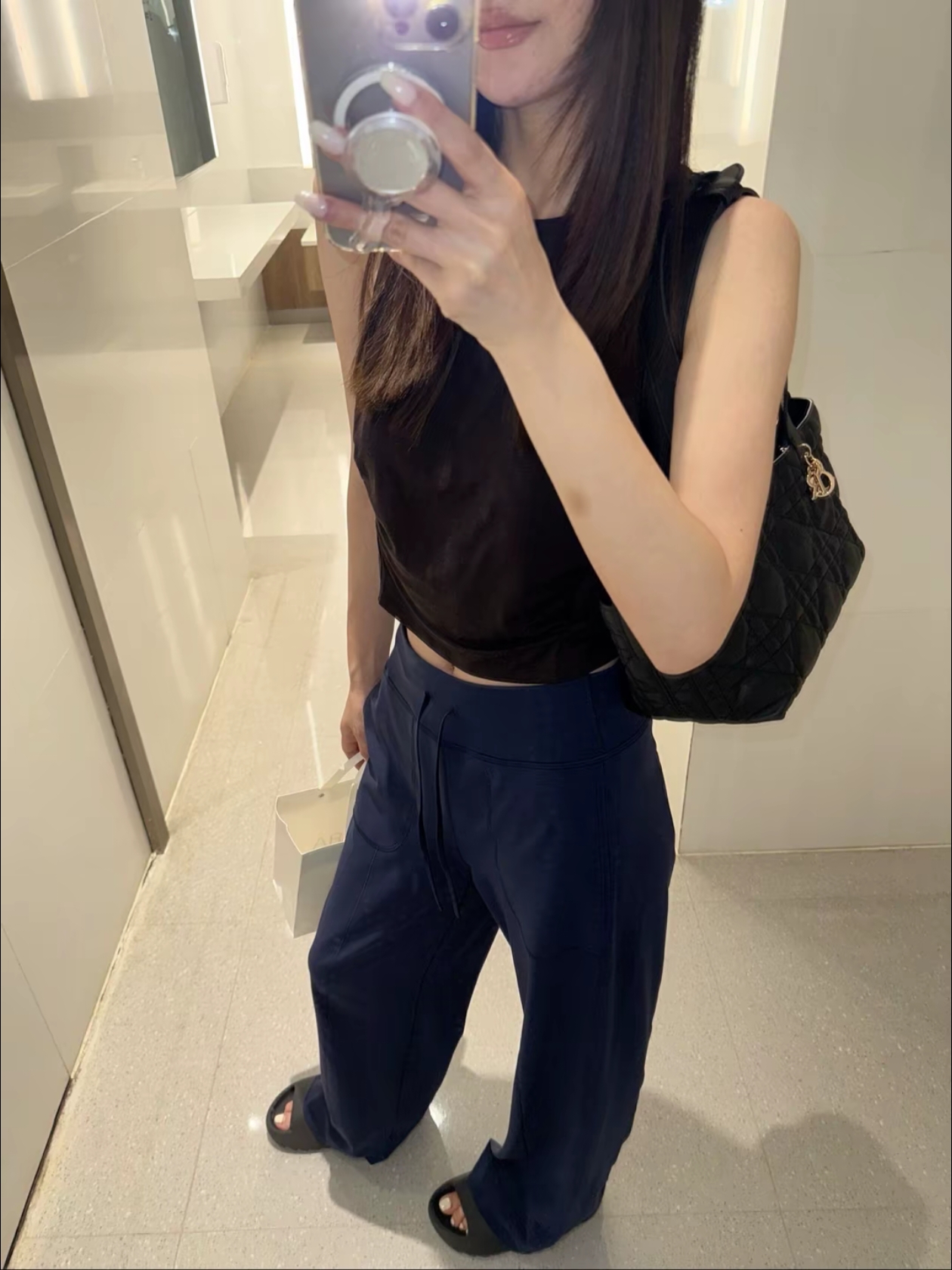 Adidas Yeezy Slide Onyx, Dior Saddle Flap Card Holder Blue Dior Oblique Jacquard 착용 스타일 - 1