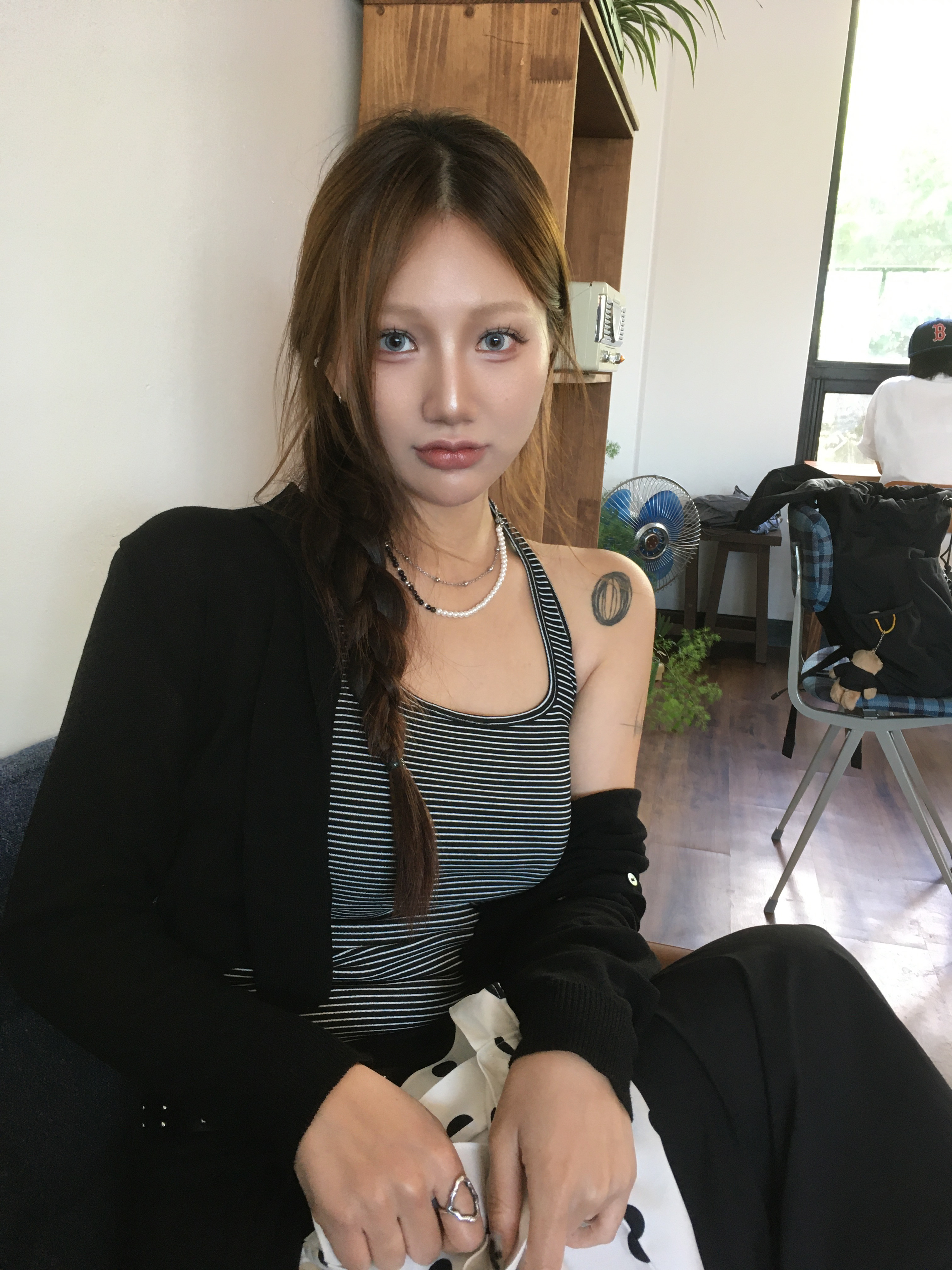 Sentiments No.468 Ring Burnish, Nff Two Line Gemstone Pearl Necklace Black 착용 스타일