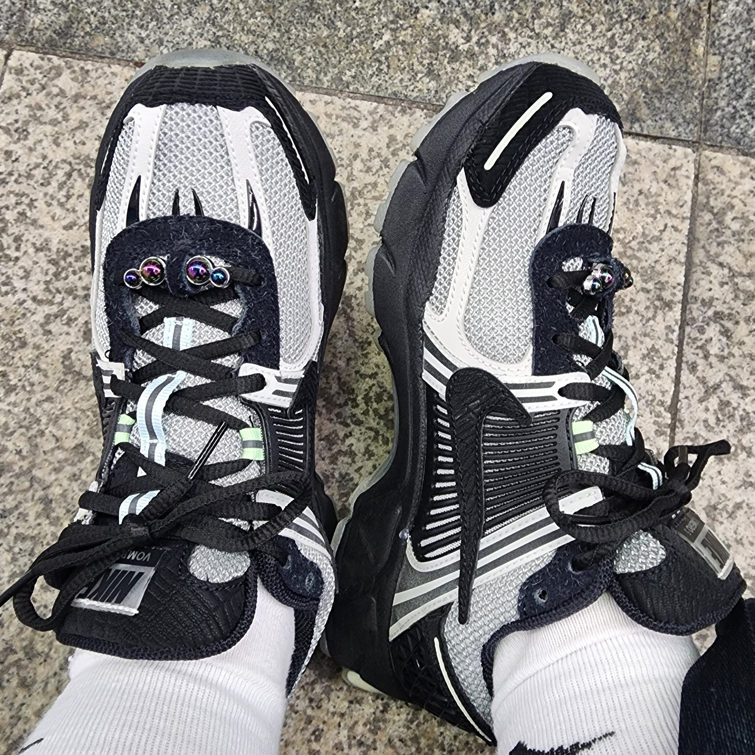 (GS) Nike Zoom Vomero 5 Photon Dust Black 착용 스타일
