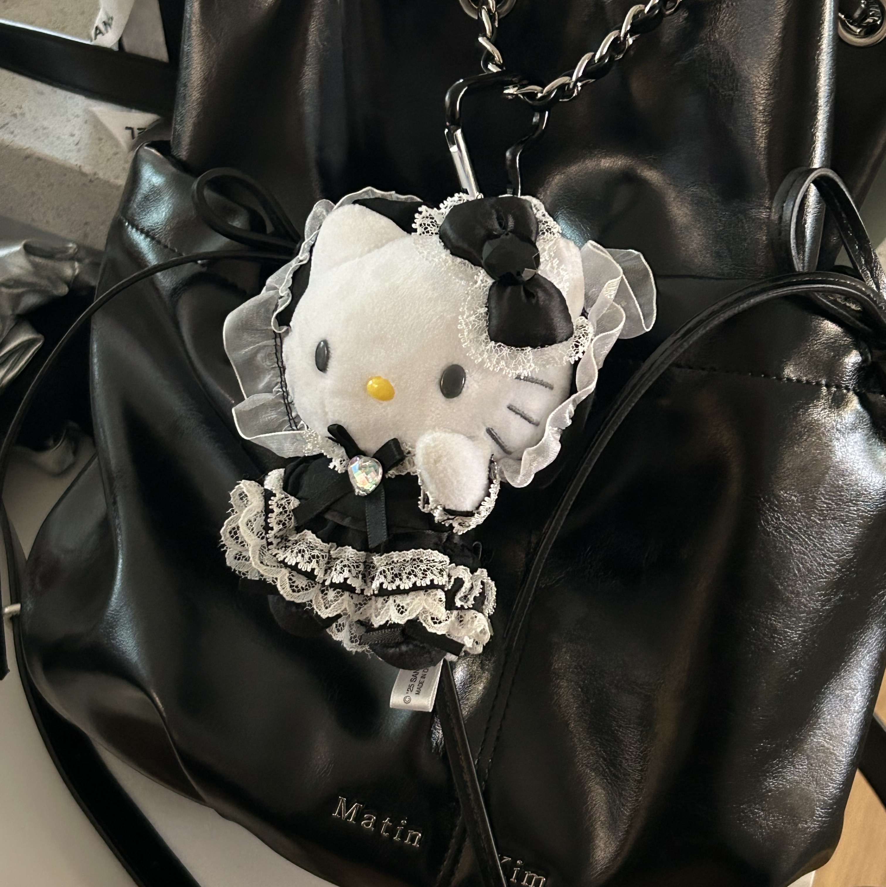 Matin Kim Draw String Ribbon Back Pack Black, Sanrio Hello Kitty Lolita Mascot Holder Black 착용 스타일