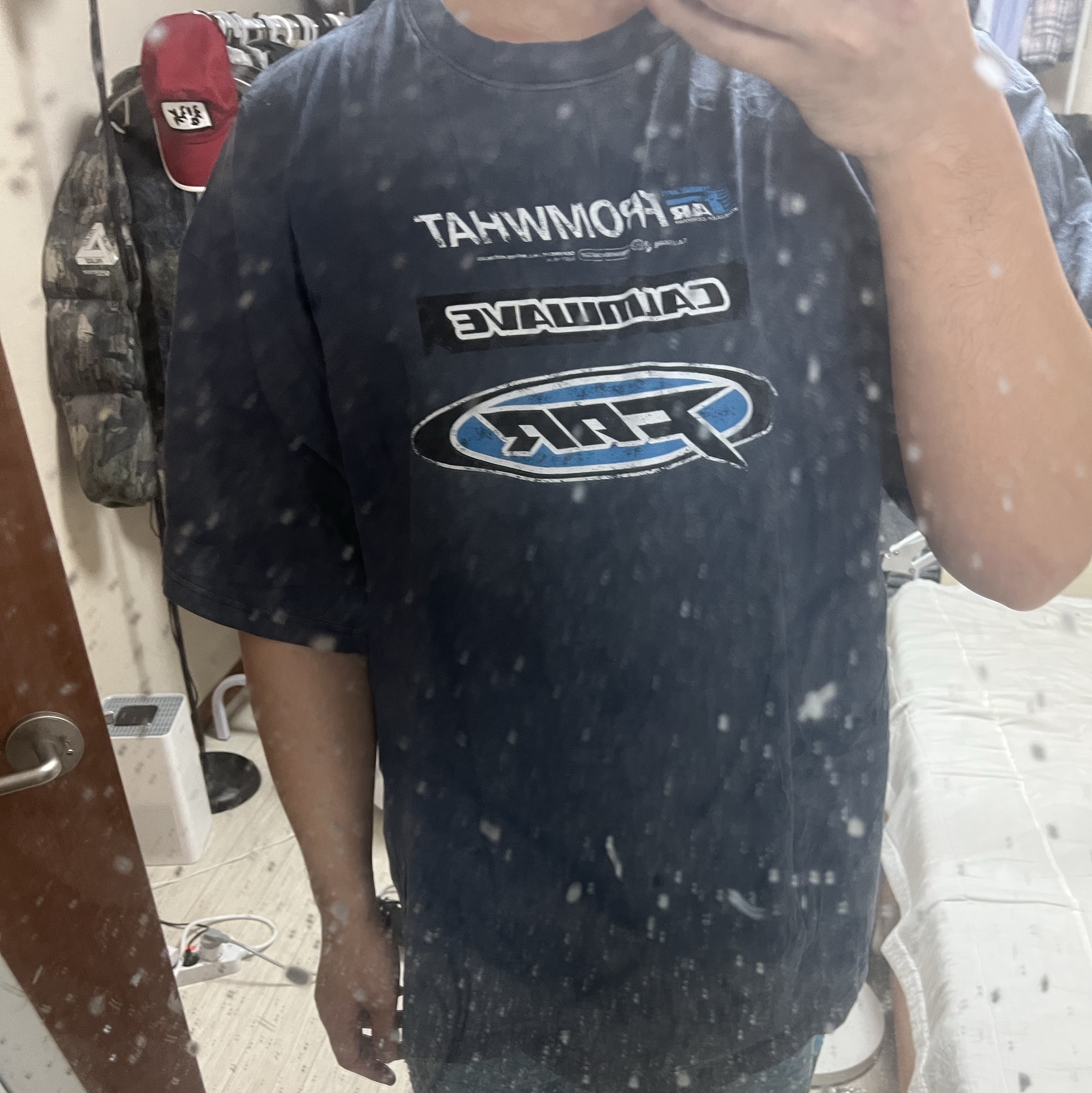 Farfromwhat Far Washed Logo T-Shirts Navy 착용 스타일 - 2