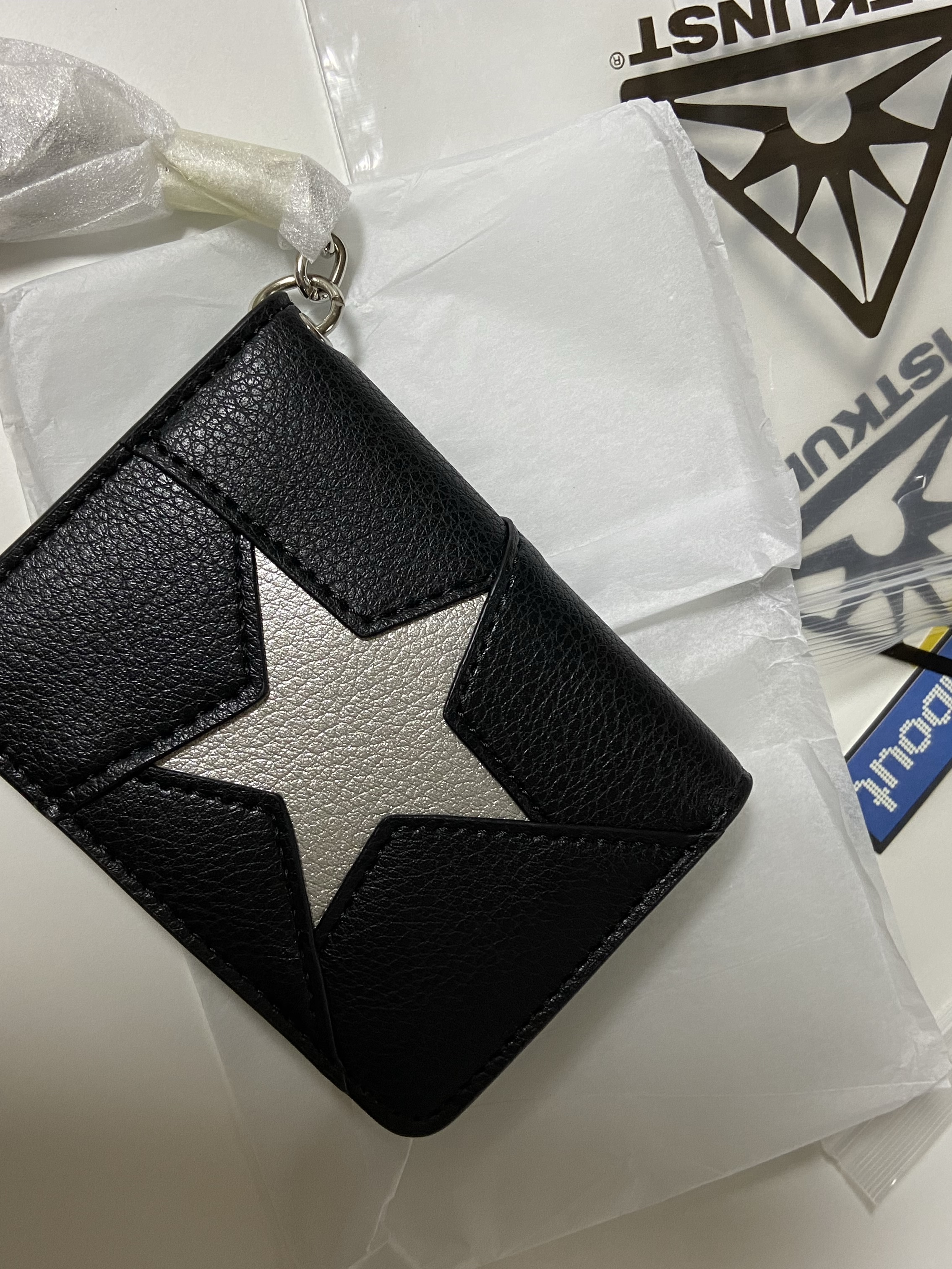 ISTKUNST One Star Card Wallet Black 착용 스타일 - 2