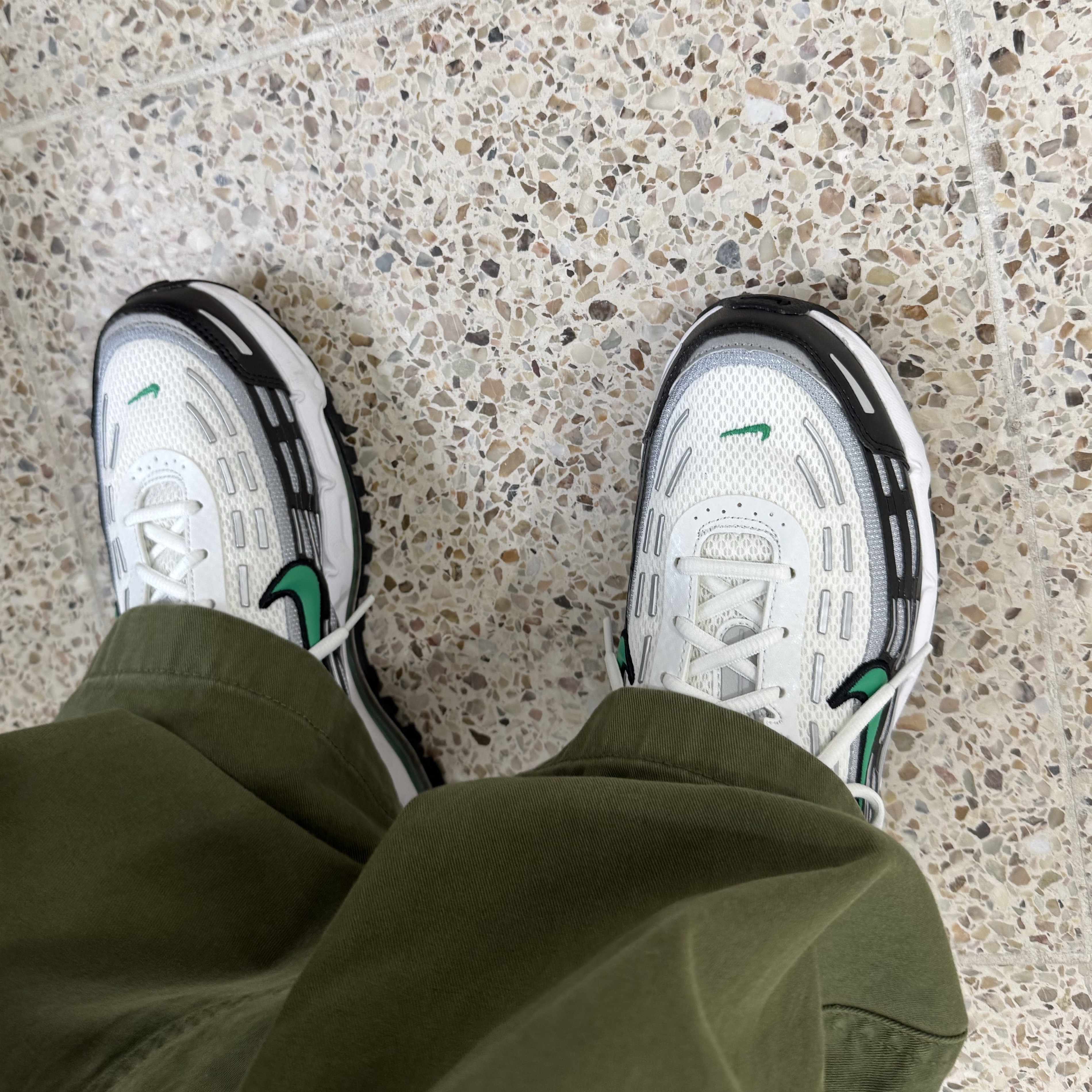 Nike Air Max TL 2.5 Black and Metallic Silver 착용 스타일