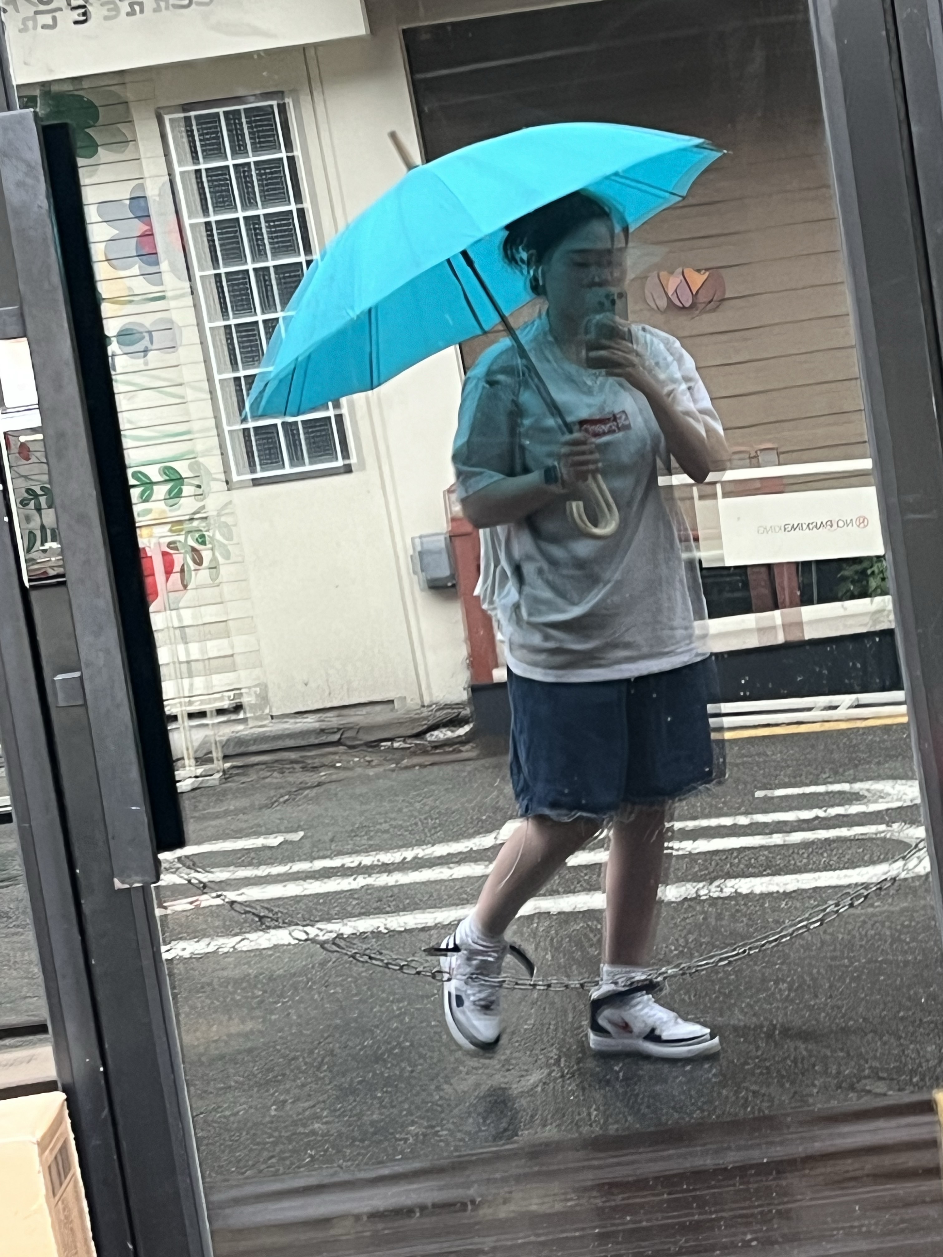 Supreme x MM6 Maison Margiela Box Logo T-Shirt White - 24SS, Nike Air Force 1 Mid QS University Red and Midnight Navy 착용 스타일 - 3