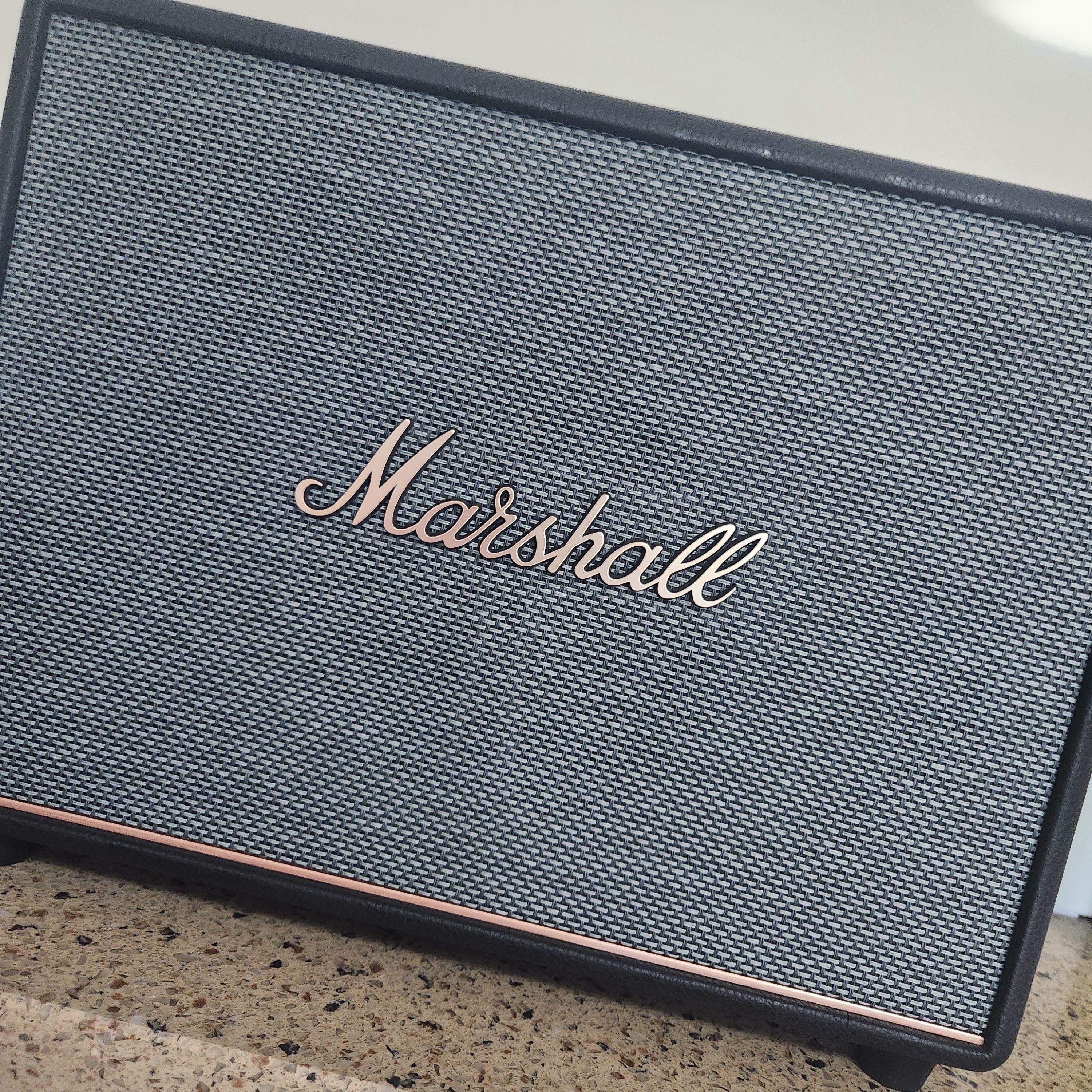 Marshall Woburn III Bluetooth Black (Korean Ver.) 착용 스타일 - 2