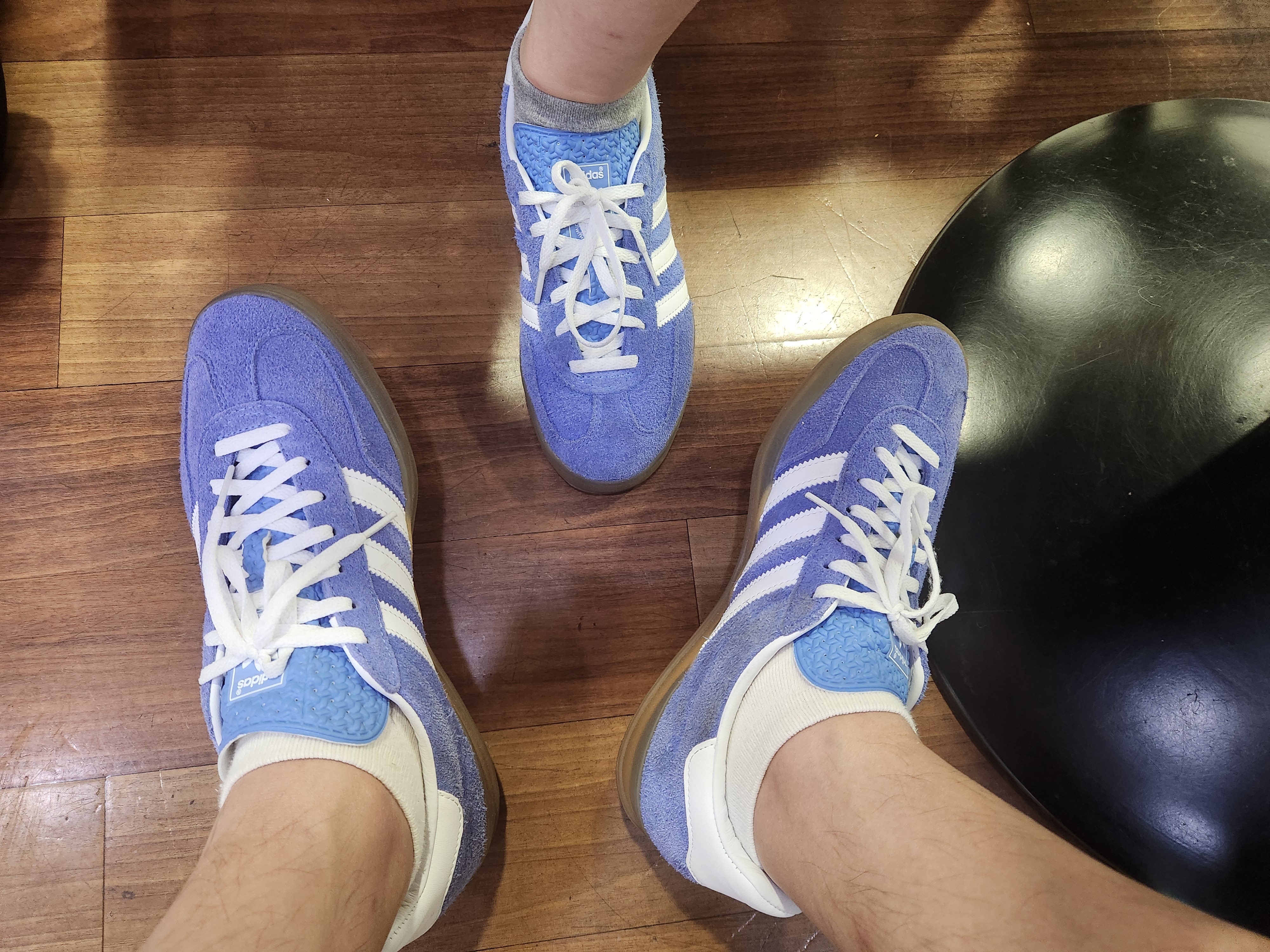 (W) Adidas Gazelle Indoor Blue Fusion Cloud White 착용 스타일