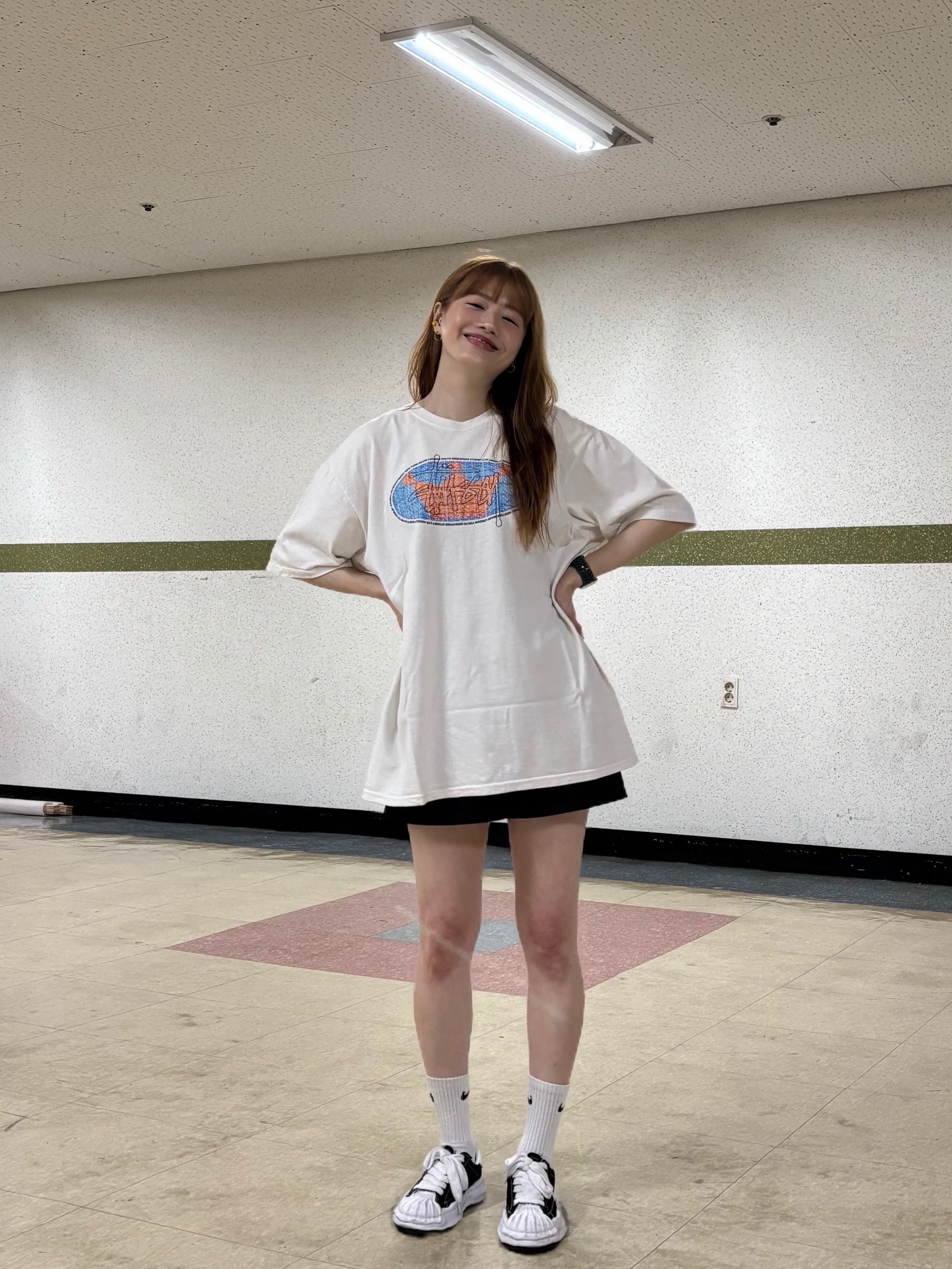 Stussy King of the World T-Shirt Pigment Dyed Natural, Maison Mihara Yasuhiro Blakey OG Sole Canvas Low-top Sneakers Black White 착용 스타일 - 5