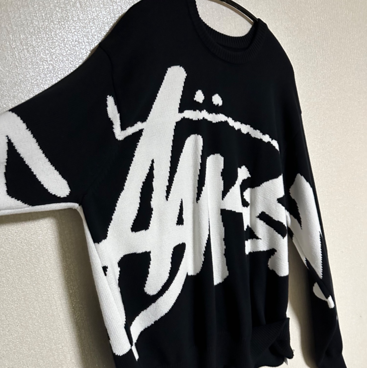 Stussy Stock Sweater Black 착용 스타일
