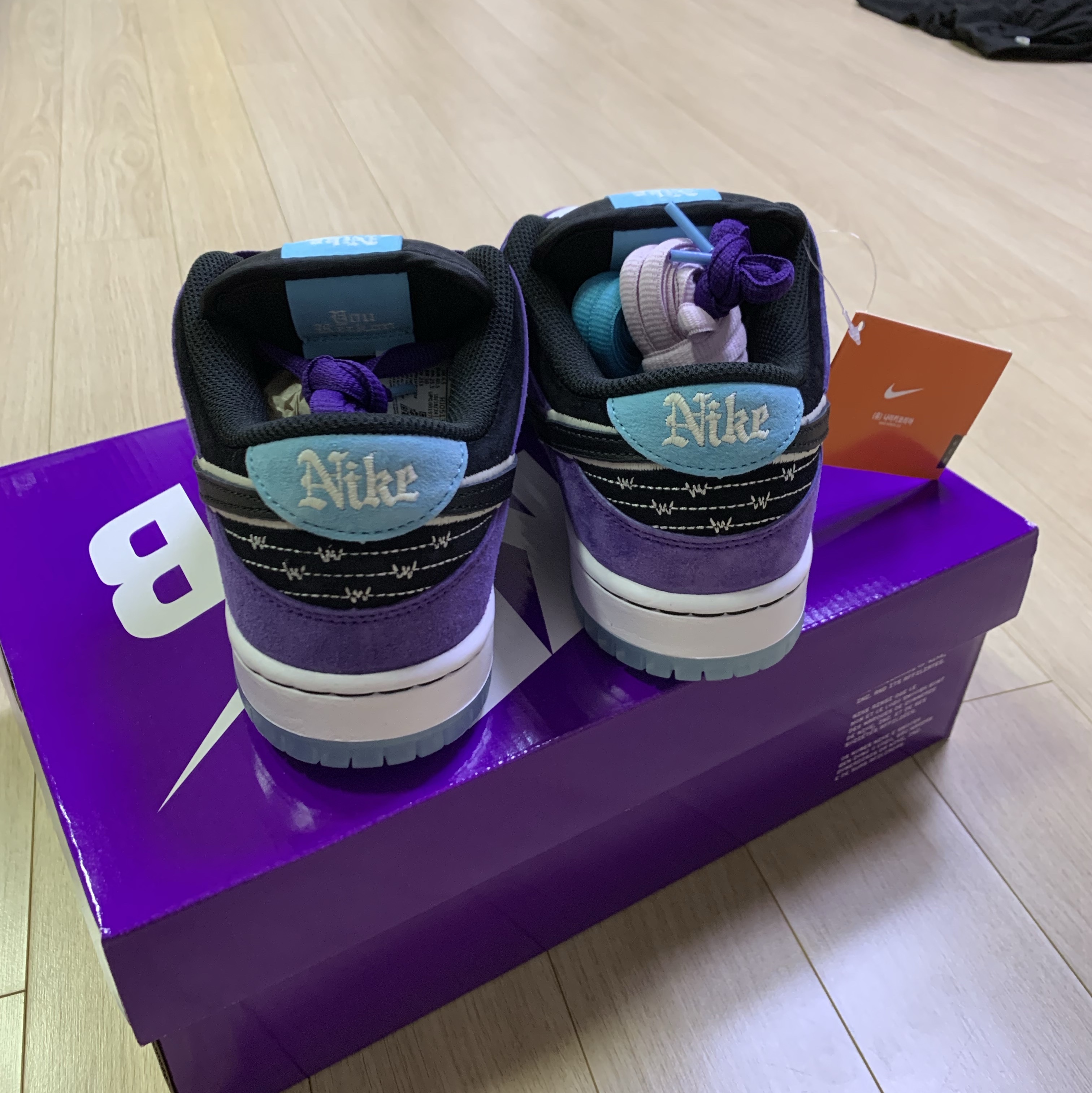 Nike x Hayley Wilson SB Dunk Low Pro Black and Court Purple 착용 스타일 - 4