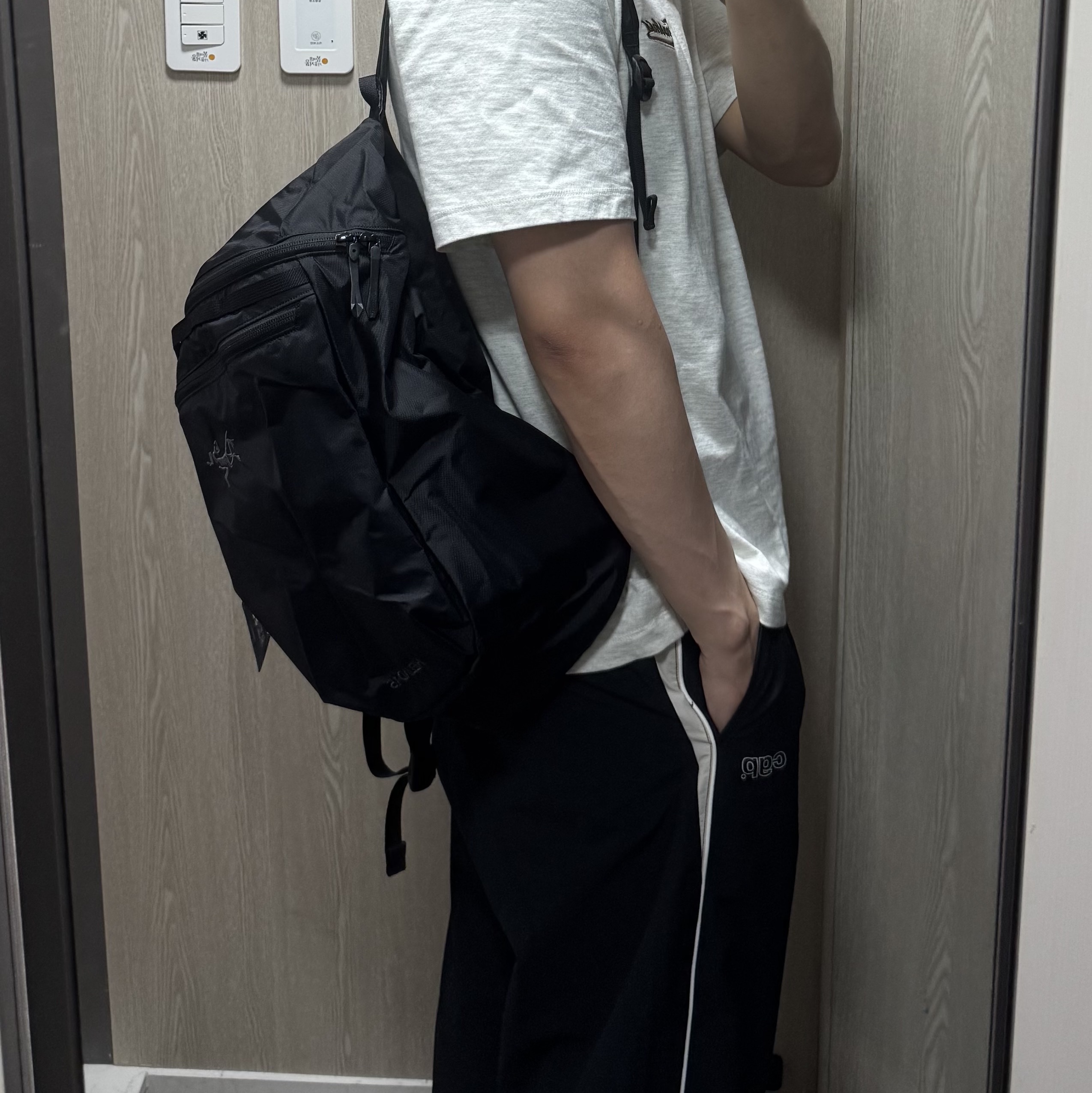 Arc'teryx Heliad 15 Backpack Black 착용 스타일