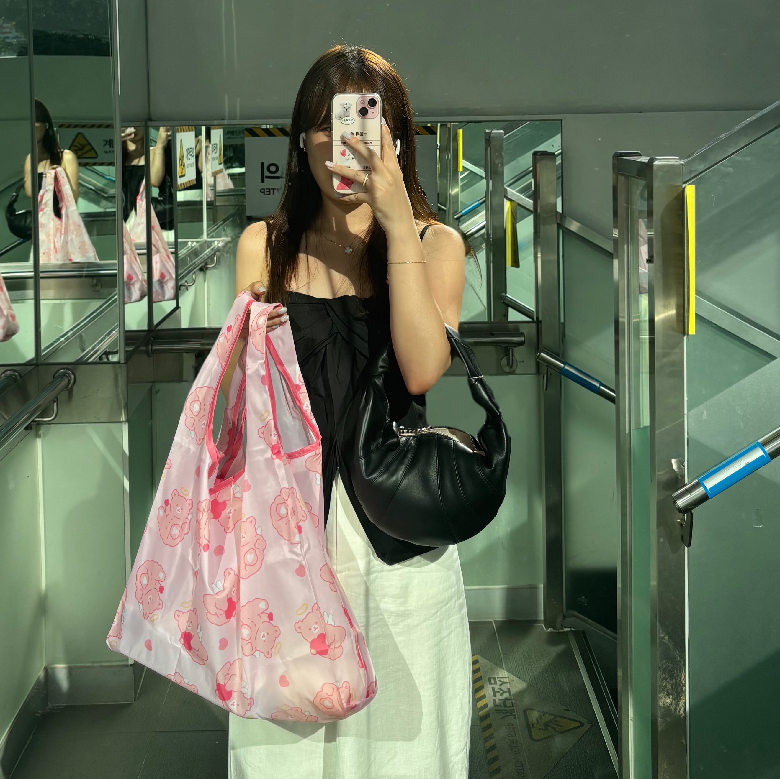Lemaire Mini Fortune Croissant Bag Soft Nappa Leather Black 착용 스타일 - 3