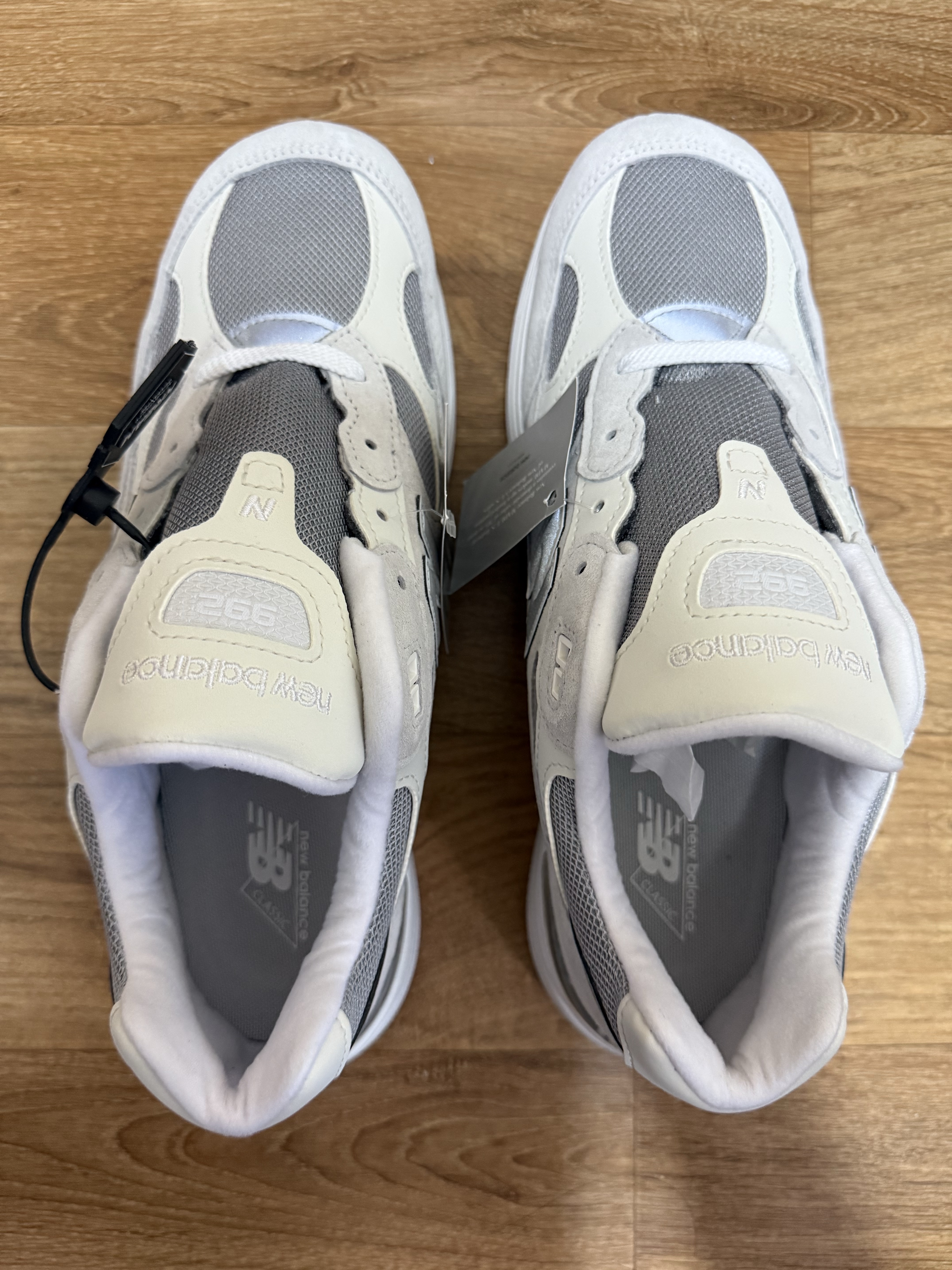 New Balance 992 Made in USA Core White Reflection 착용 스타일 - 4