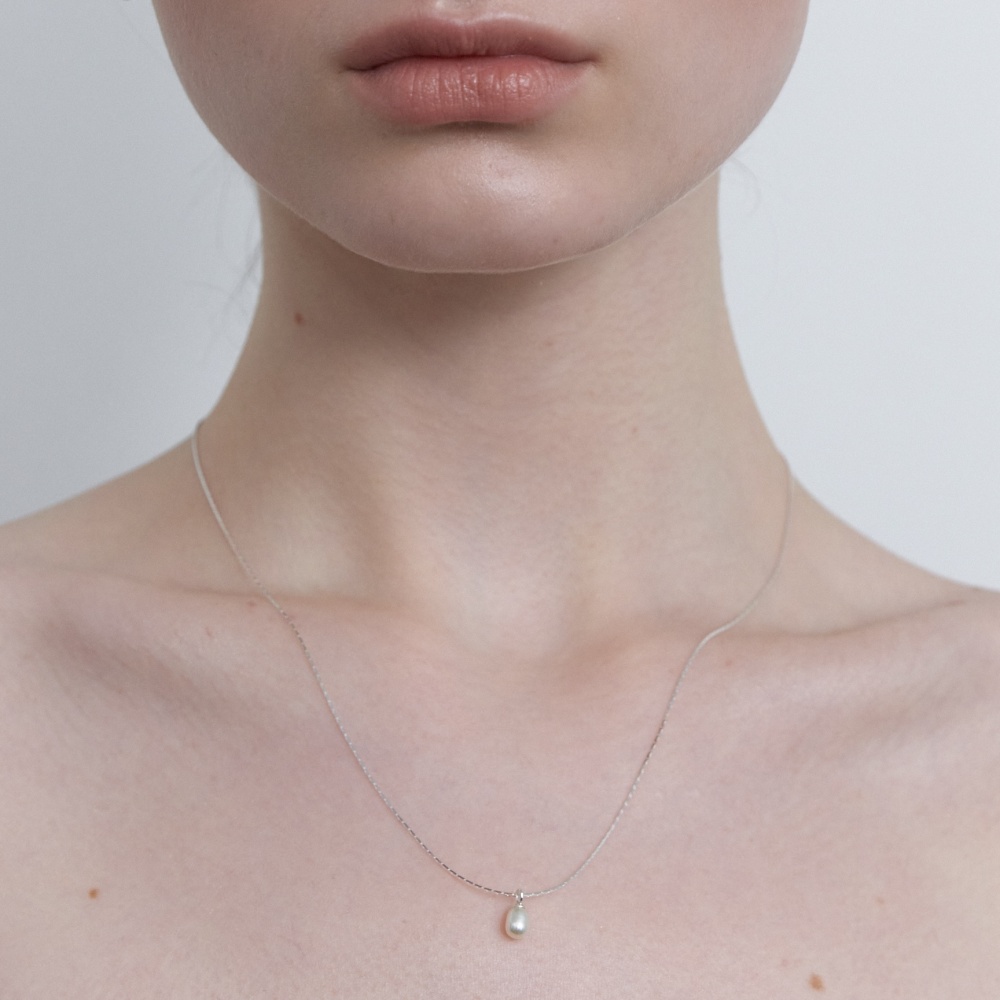 러브미몬스터 [실버] 진주 드롭 목걸이 실버(lovememonster [Silver] Tini Pearl Drop Necklace Silver) - 2