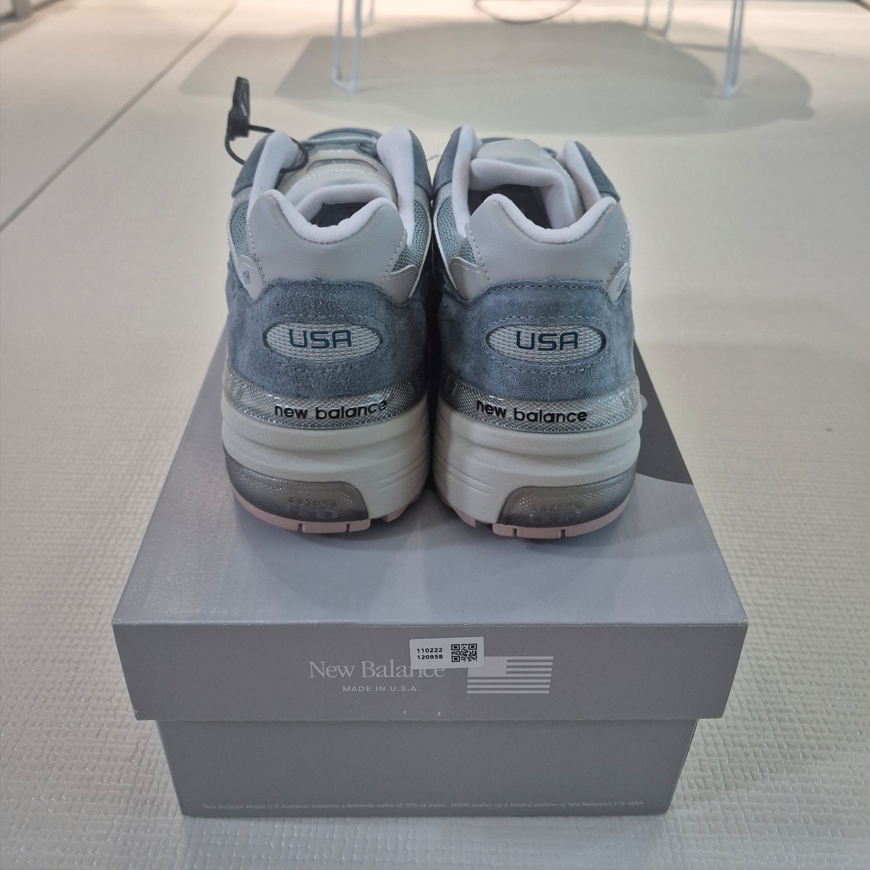 New Balance x Kith 992 Made in USA Aegean Blue Oyster 착용 스타일 - 4