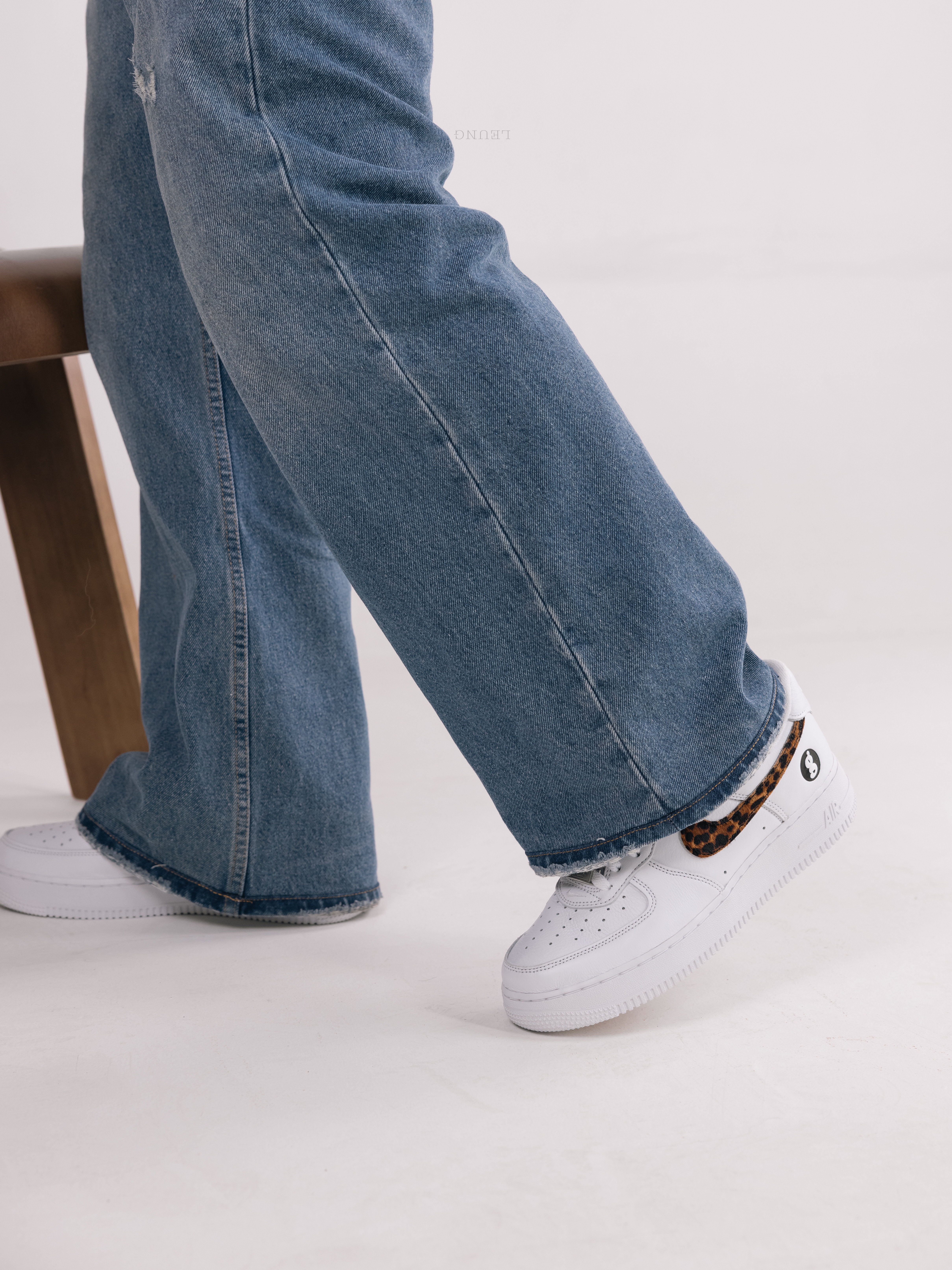 Nike x Supreme x GOODENOUGH Air Force 1 Low White - 25SS 착용 스타일 - 3