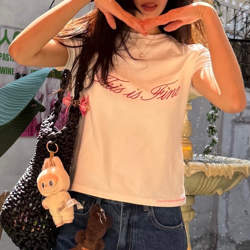 THIS IS FINE Cropped Signature Tee White 착용 스타일 - 6