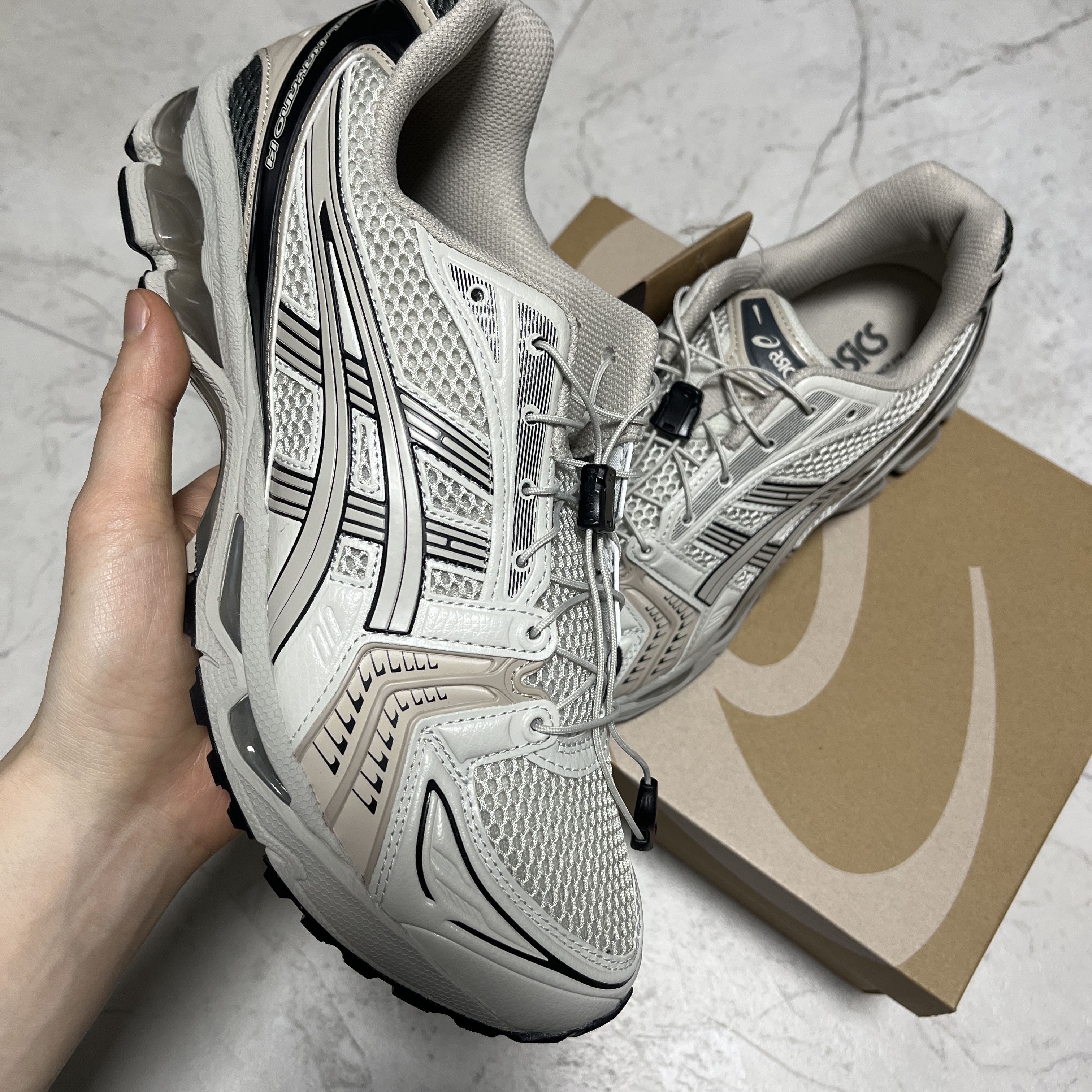 Asics Unlimited Gel-Kayano 14 Smoke Grey 착용 스타일
