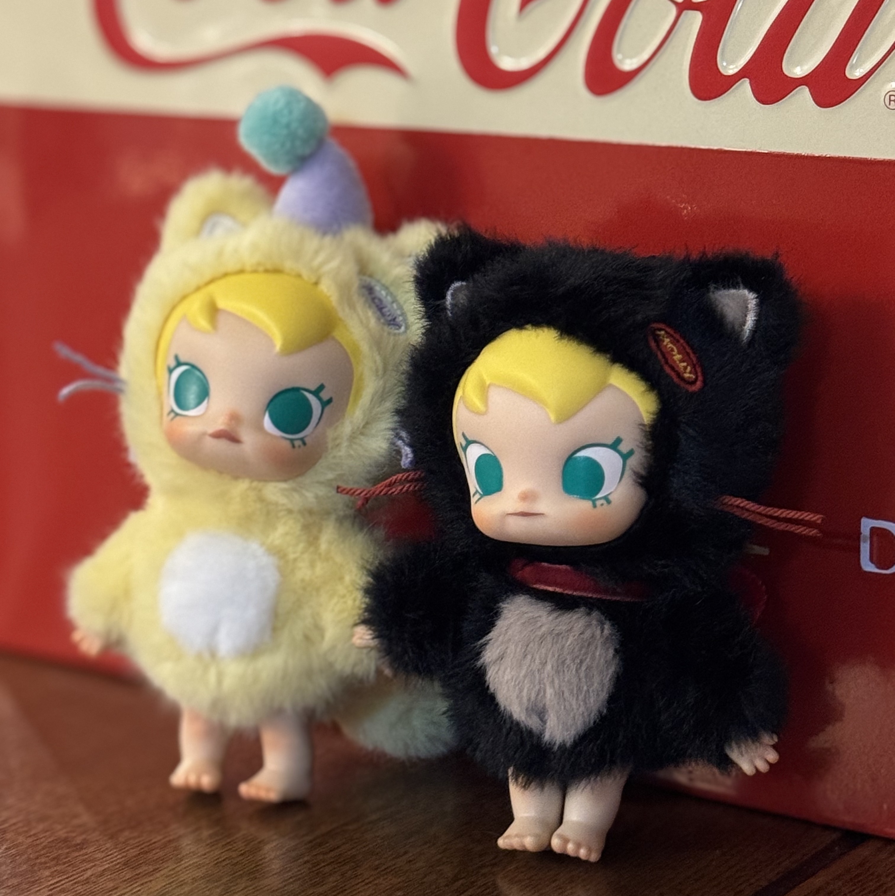 Pop Mart Baby Molly Pocket Friends Series Vinyl Plush Pendant (6 Blind Boxes), Pop Mart Baby Molly Pocket Friends Series Vinyl Plush Pendant Don't Mess with Me (Opened Case) 착용 스타일