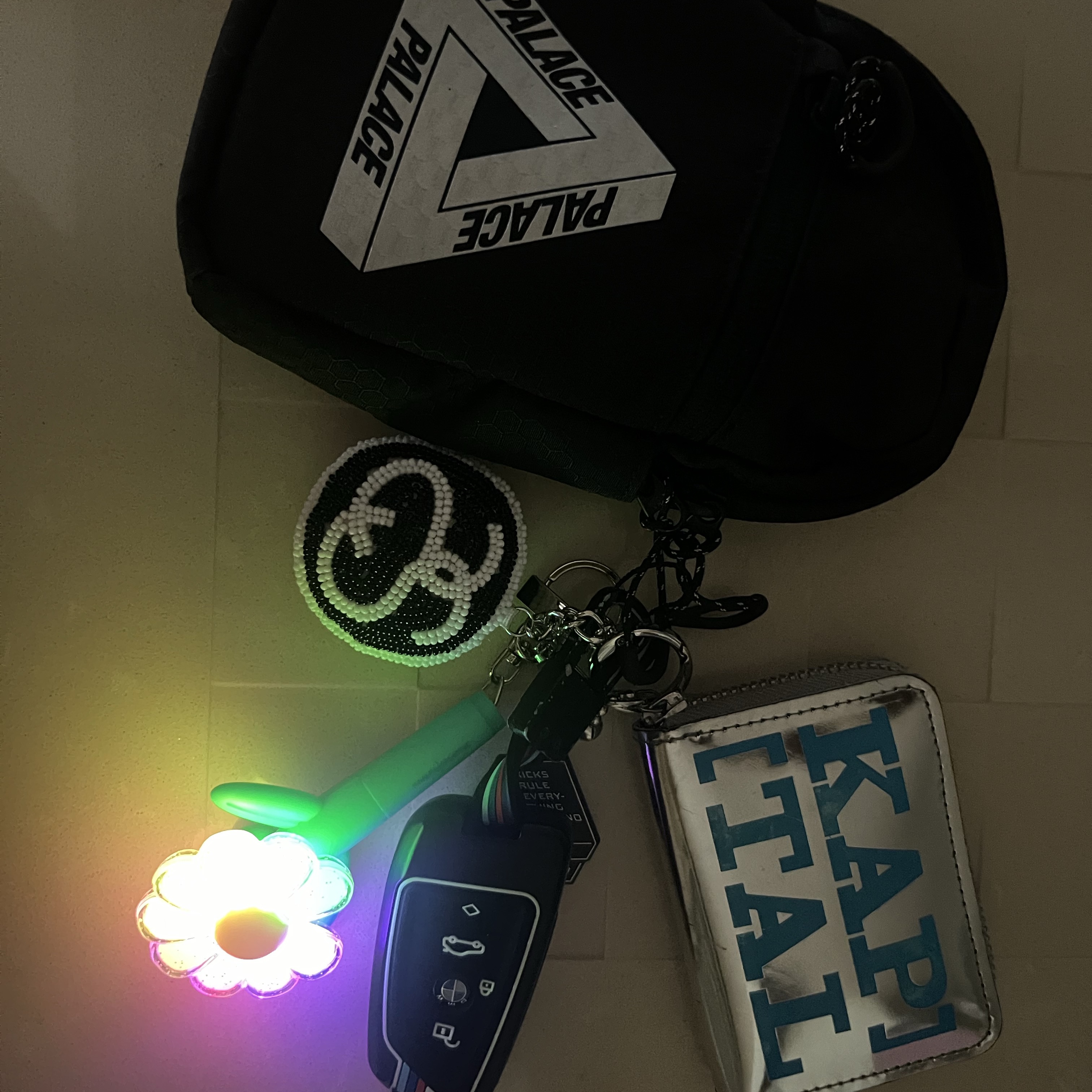 Palace Cordura Eco Hex Ripstop Shot Bag Black - 23FW, G-DRAGON Ubermensch Official Mini Light Keyring Mint 착용 스타일 - 2