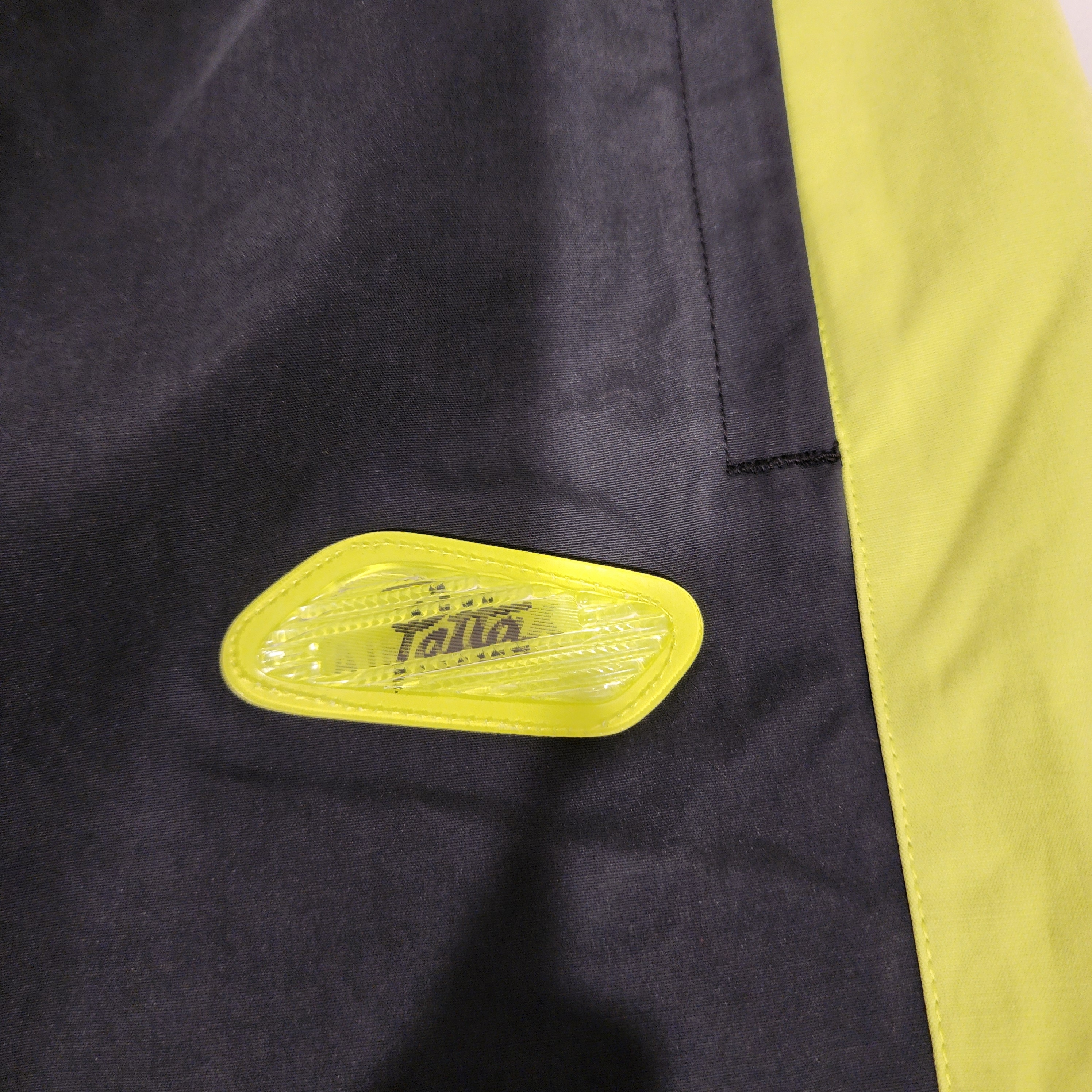 Nike x Patta Track Pants Black Cyber (HJ0737-010) 착용 스타일 - 2