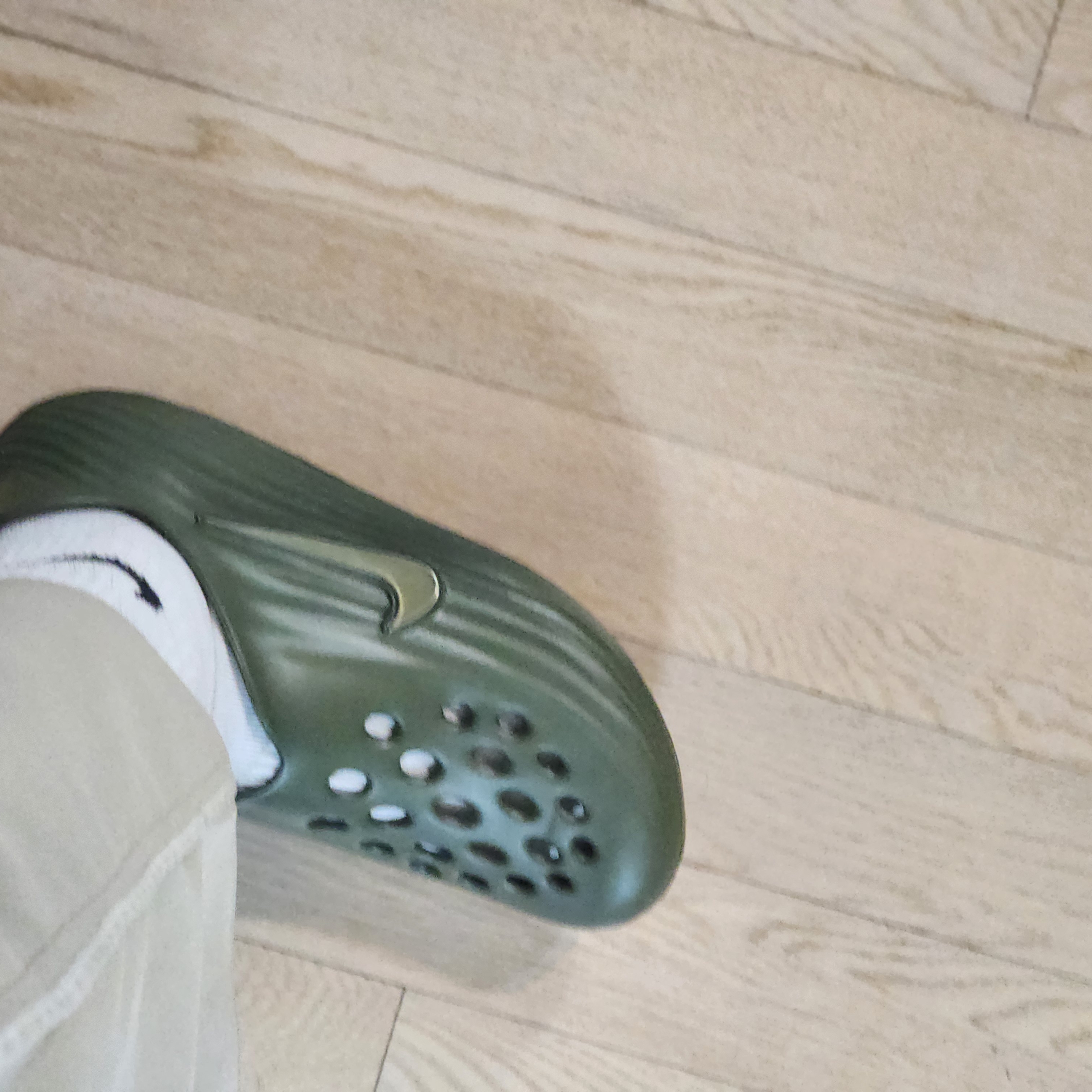 Nike ReactX Rejuven8 Medium Olive 착용 스타일 - 4
