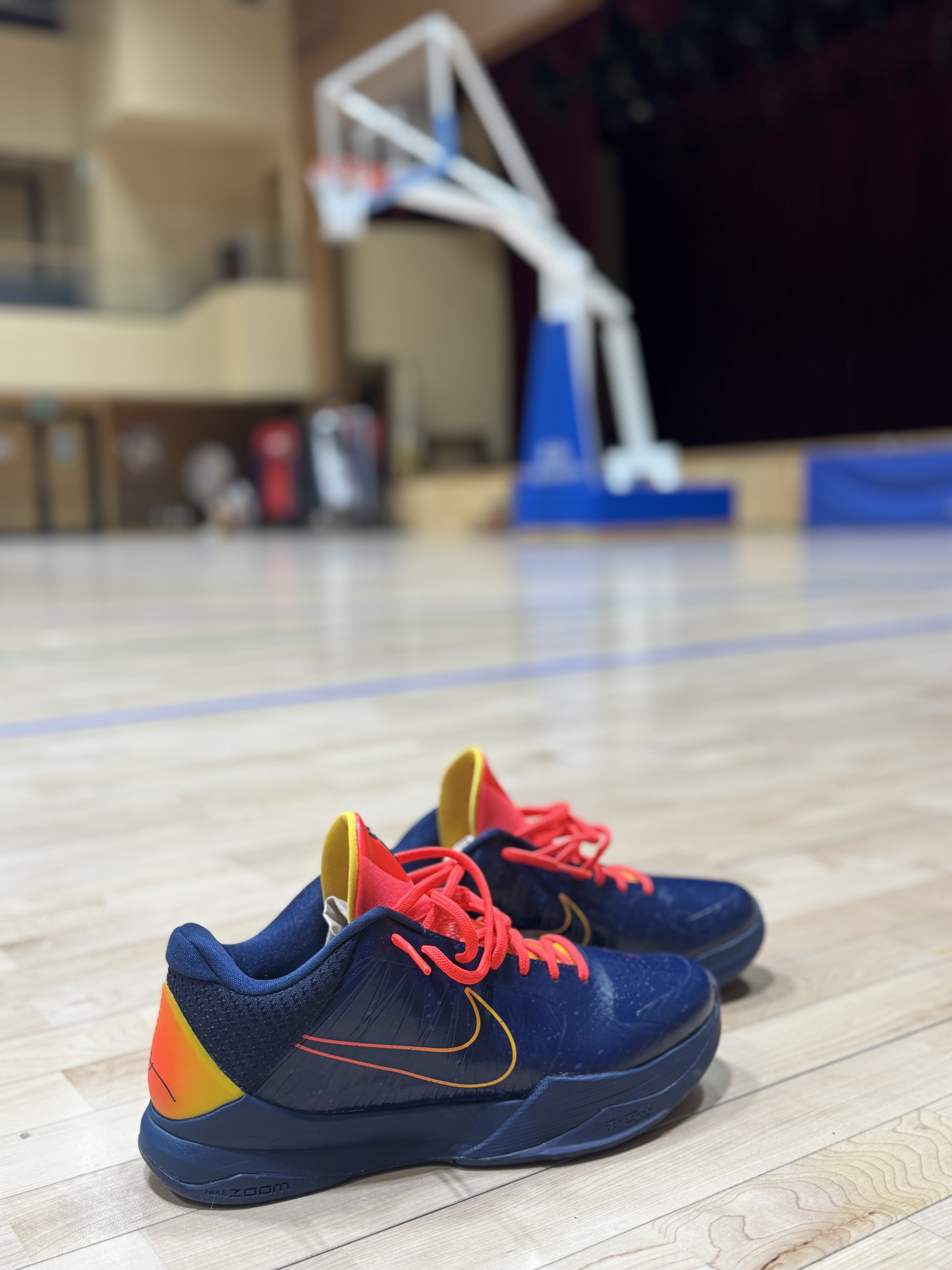 Nike Kobe 5 Protro Midnight Navy Bright Crimson 착용 스타일 - 2