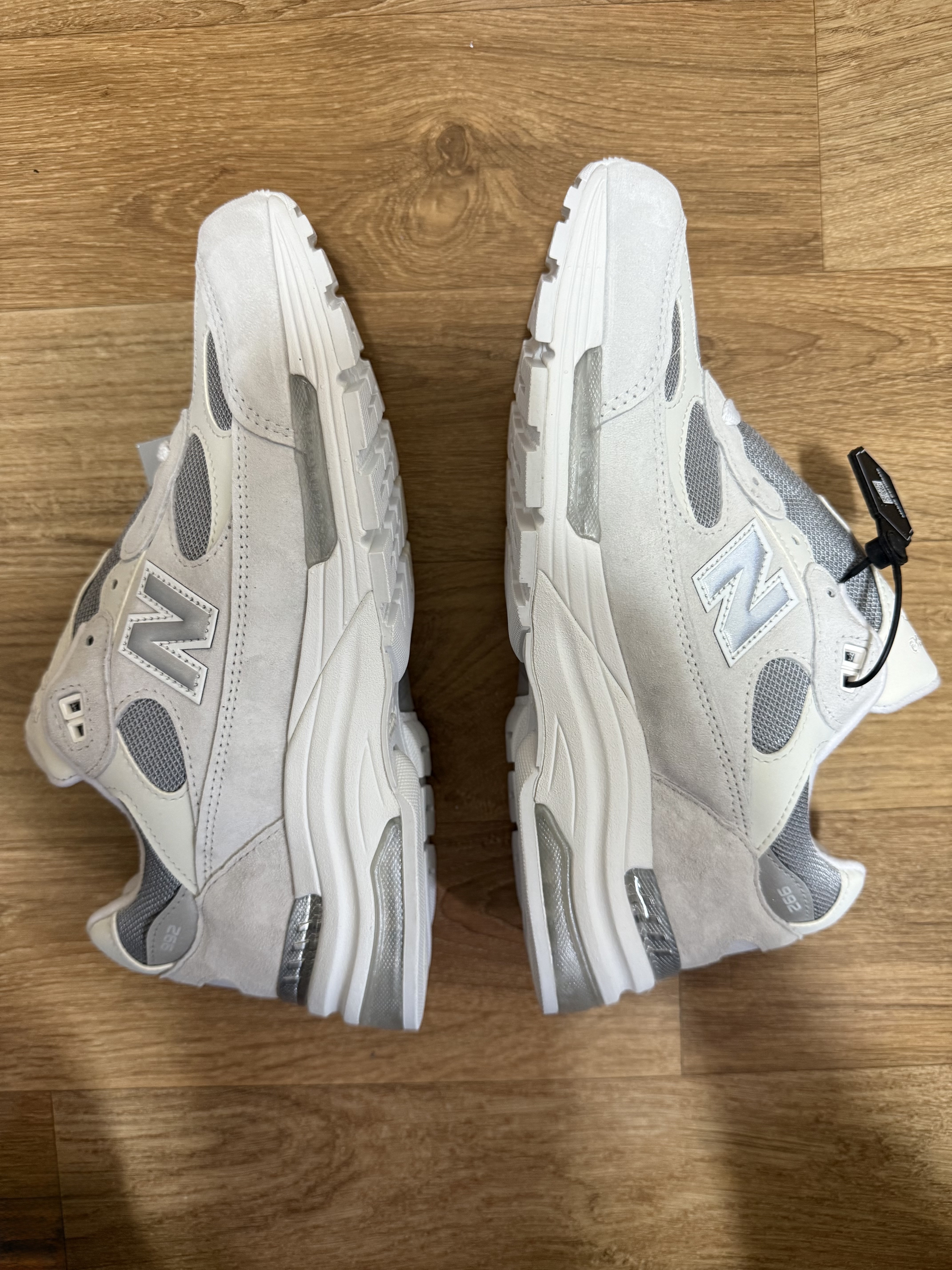 New Balance 992 Made in USA Core White Reflection 착용 스타일 - 1