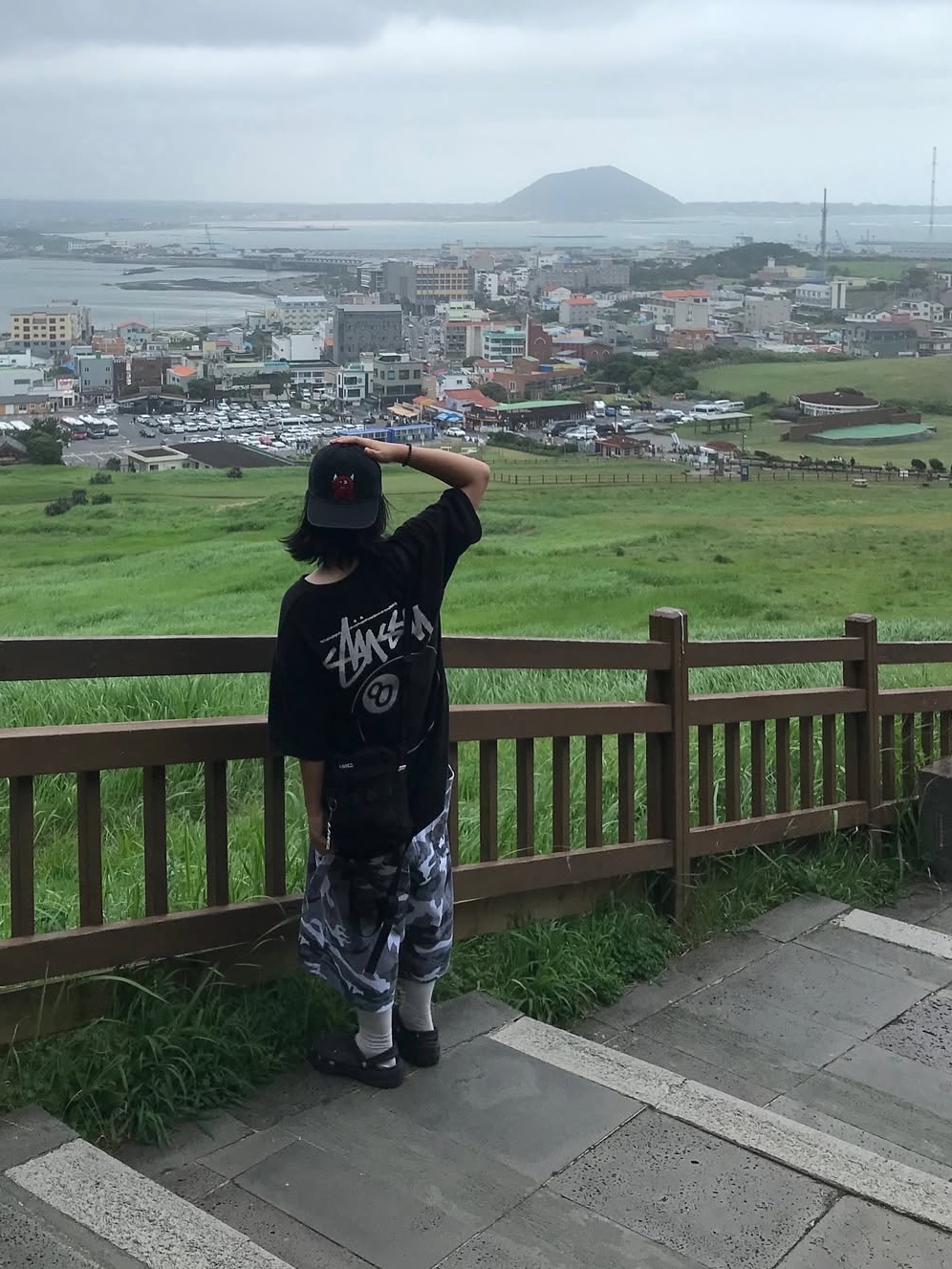 Stussy 8 Ball Pigment Dyed T-Shirt Black, SLOW RECORD HOUSE Carpenter Bermuda Wide Camo Pants White 착용 스타일 - 6